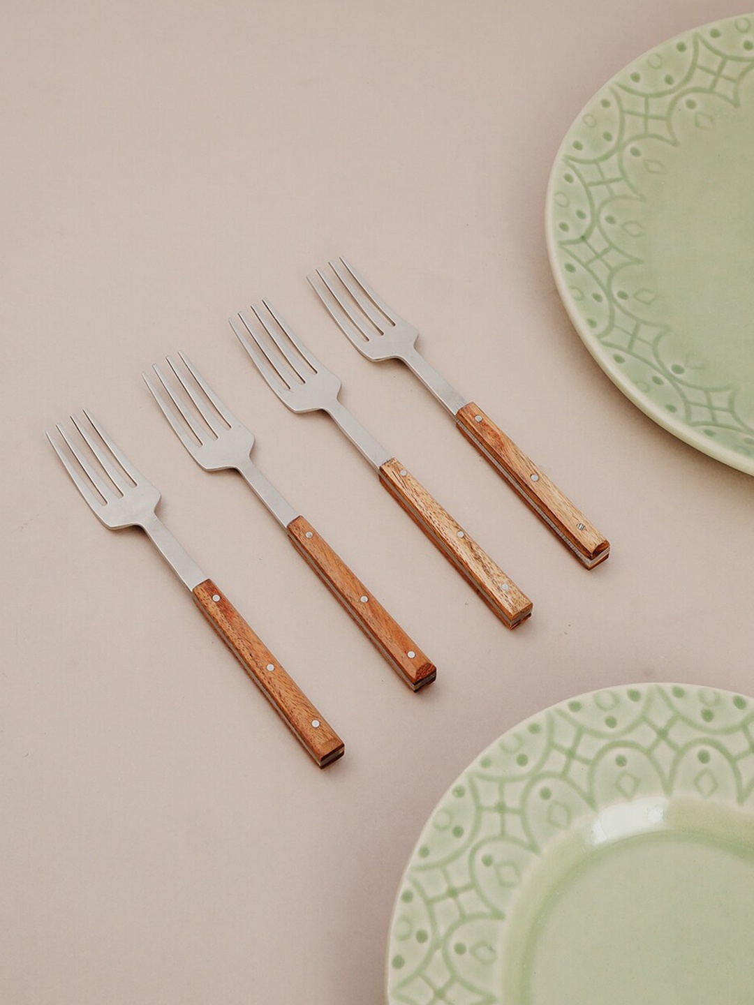 

Fabindia Natural Aakarik 4 Pieces Brown Dessert Forks