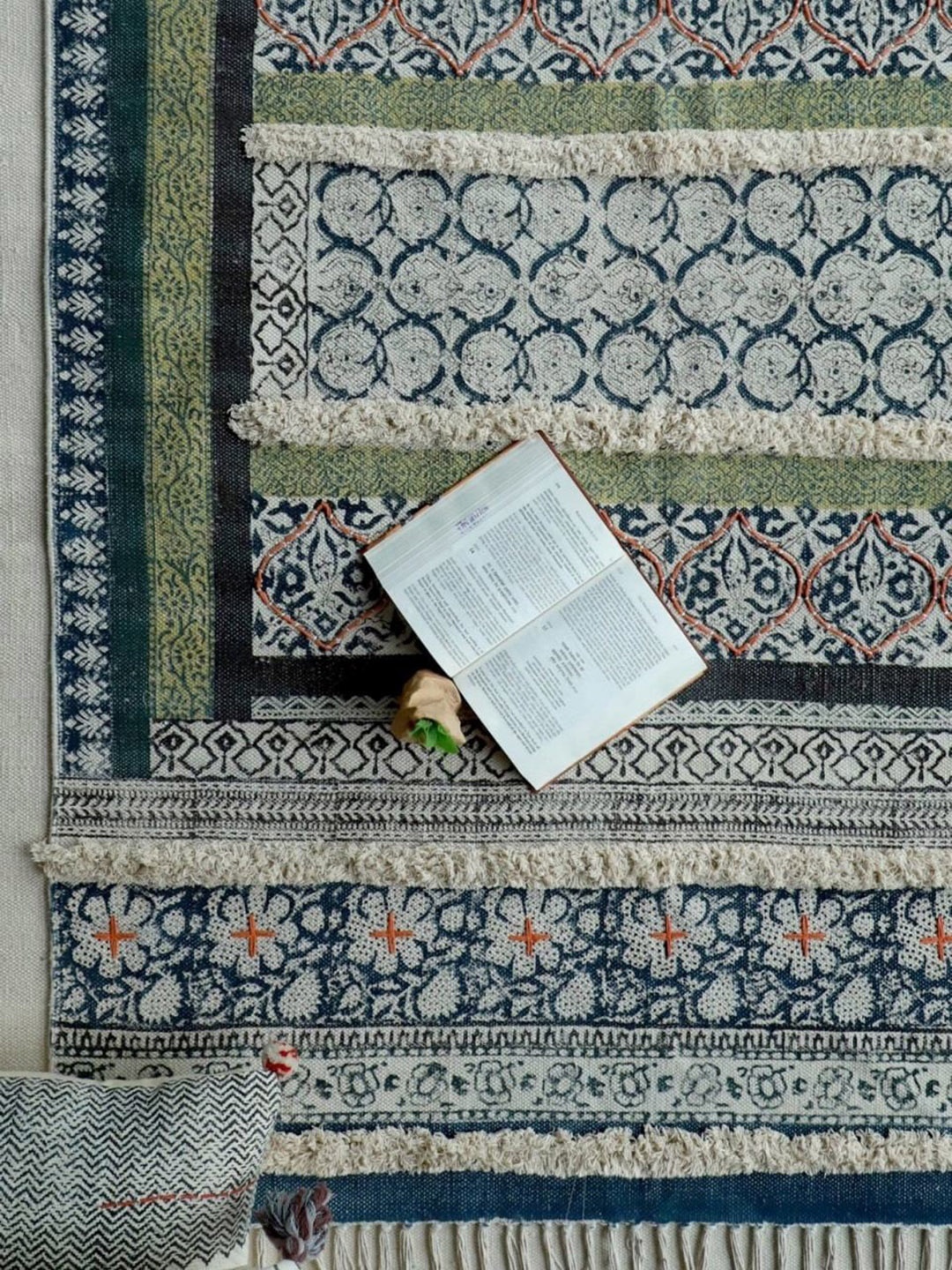 

Art Avenue Blue & White Floral Printed Cotton Carpet