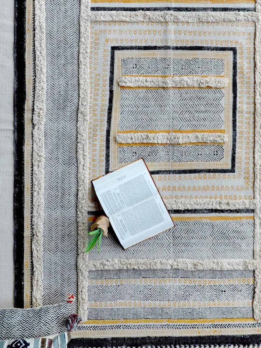 

Art Avenue Grey & Yellow Printed Cotton Carpet