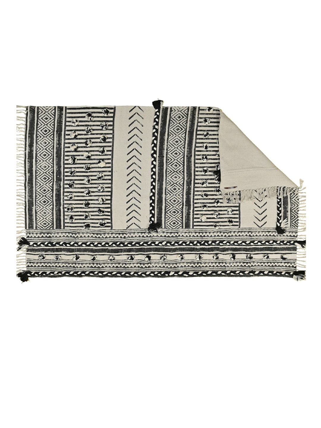 

Art Avenue White & Black Ethnic Motifs Printed & Braided Cotton Carpet