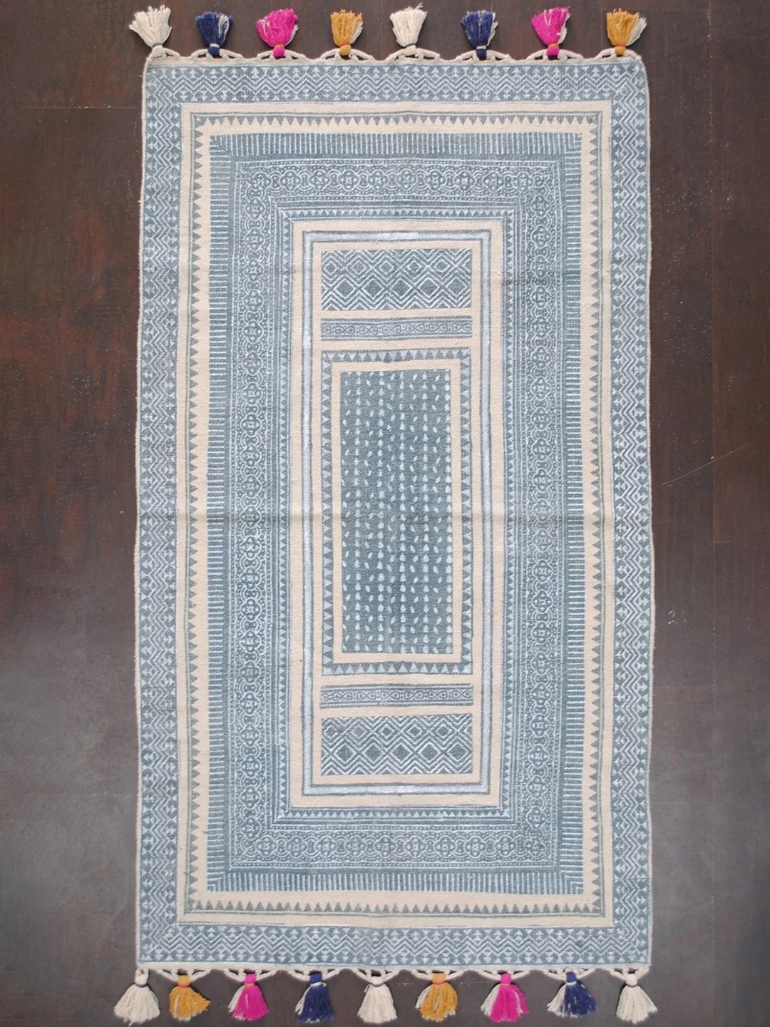 

Art Avenue Blue & White Ethnic Motifs Printed Cotton Carpet