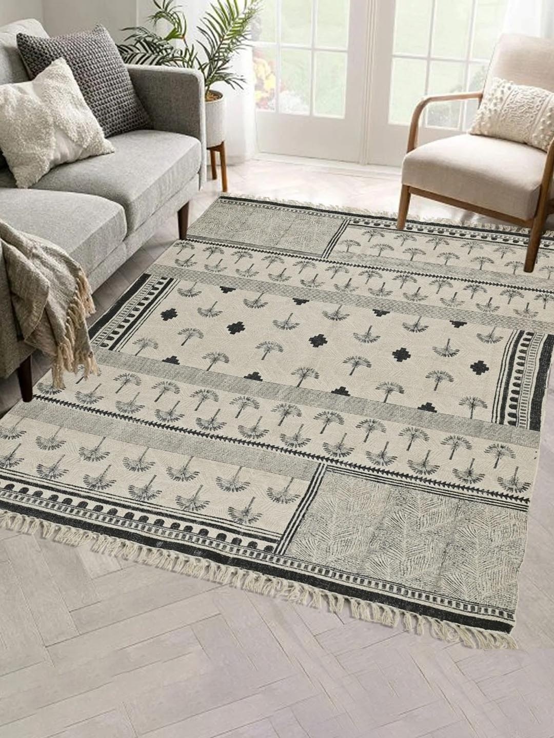 

Art Avenue Beige & Black Ethnic Motifs Printed Cotton Carpet
