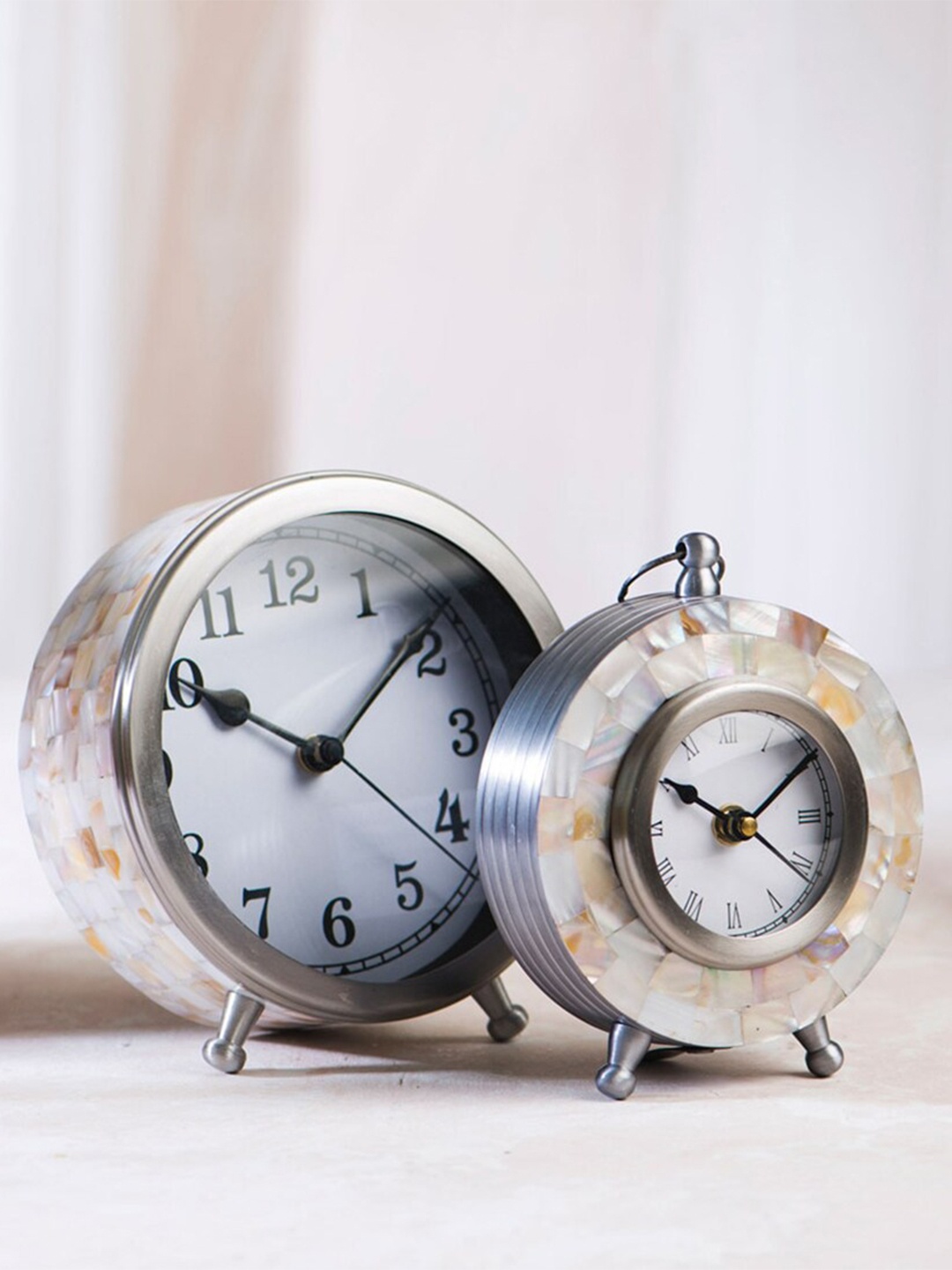 

Fabindia Dyumat White Textured Traditional Table Clock
