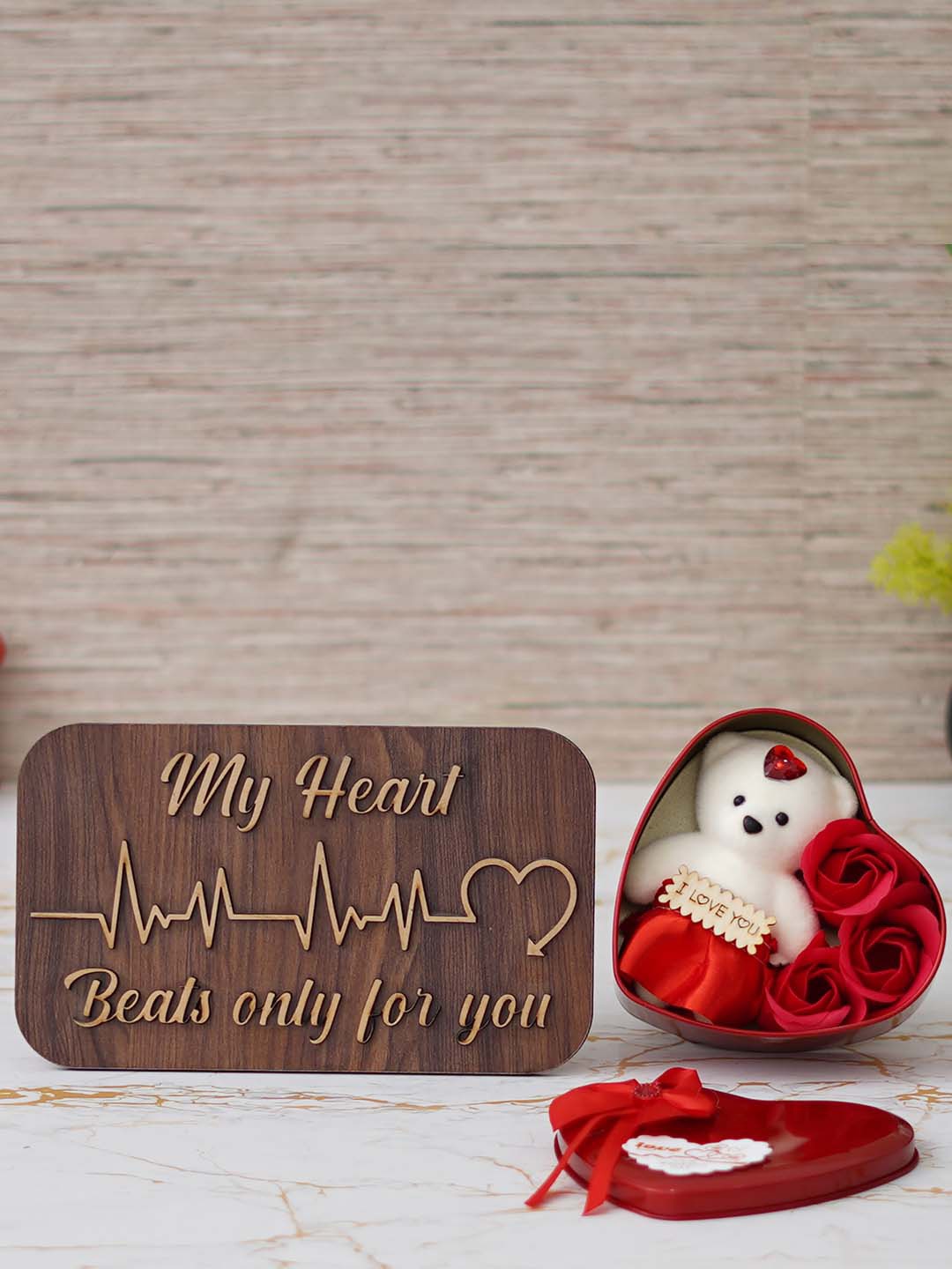 

eCraftIndia Red & White 2 Pcs Valentine Gift Set