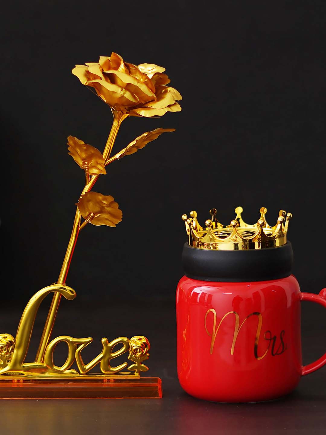 

eCraftIndia 2 Pieces Red Mug with Black Lid & Rose Table Decor