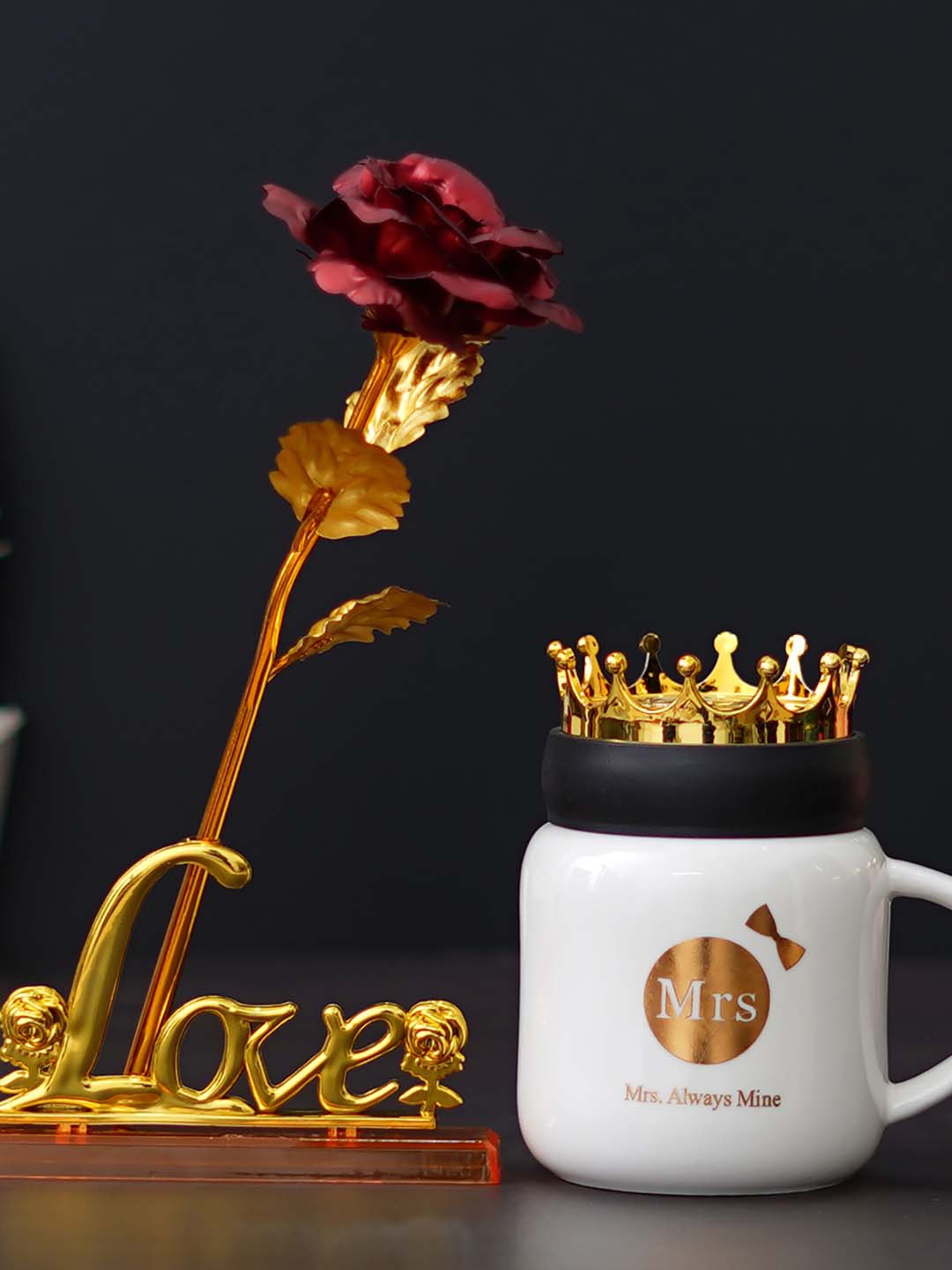 

eCraftIndia eCraftIndia 2 Pieces White Mug with Lid & Rose Table Decor