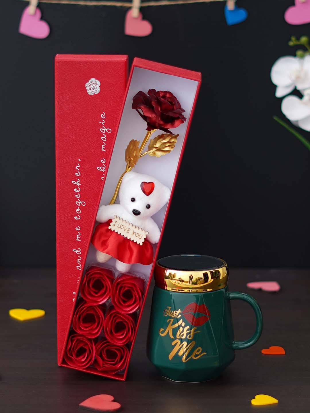 

eCraftIndia 9 Pieces Green & Red Mug With Lid & Teddy Flower & Roses