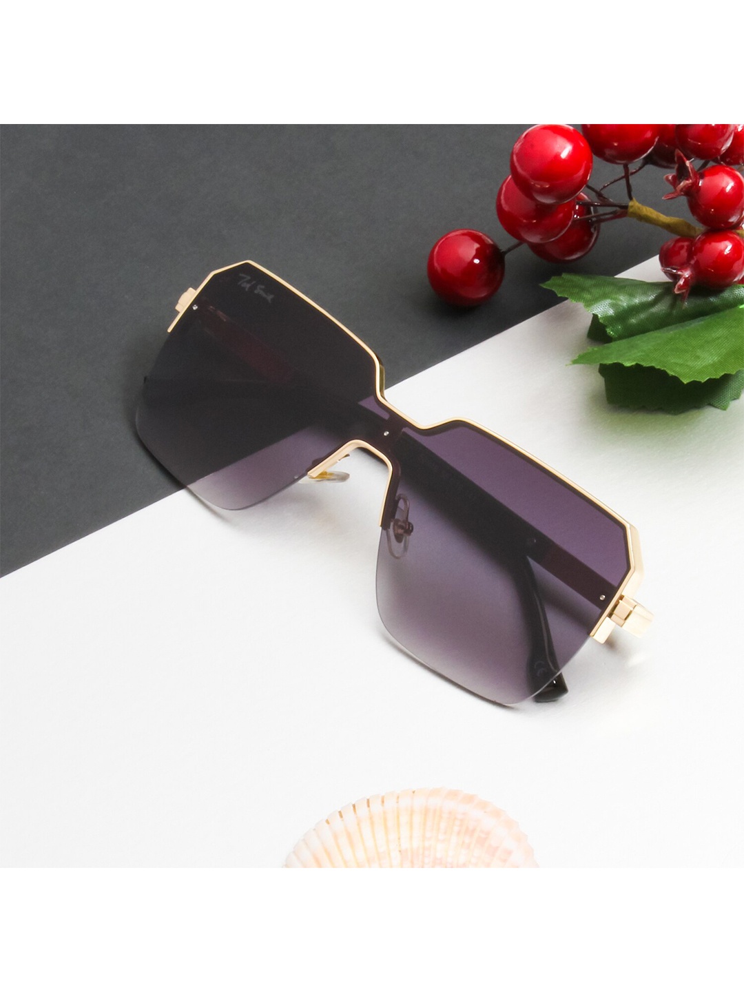 

Ted Smith Square Sunglasses with Polarised and UV Protected Lens, Grey