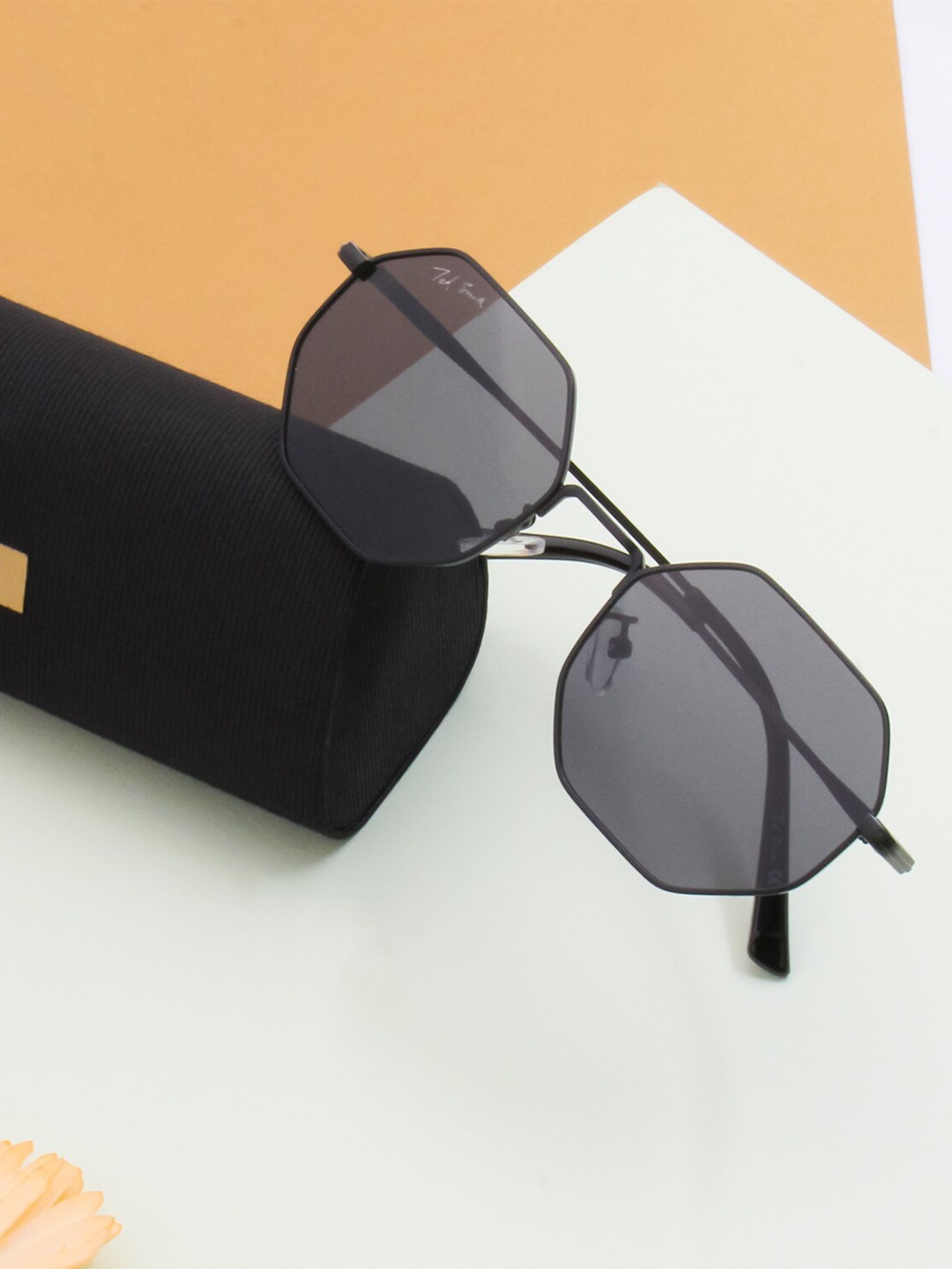 

Ted Smith Round Sunglasses with Polarised and UV Protected Lens OCTAVE_C1, Black