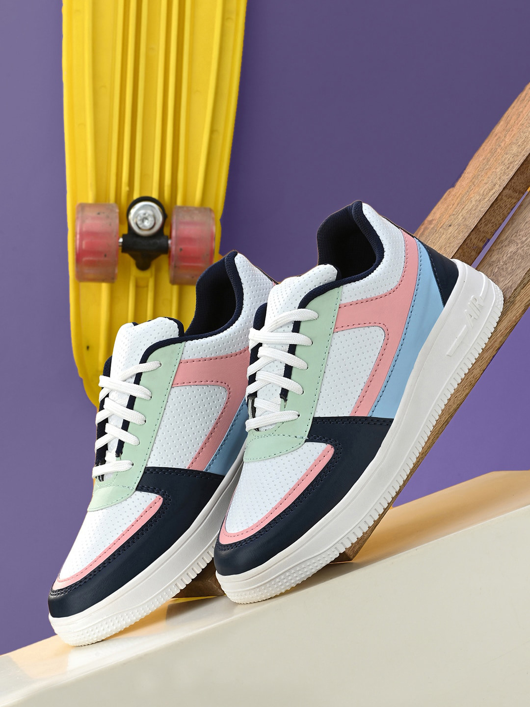 

Mactree Men Colourblocked Sneakers, White