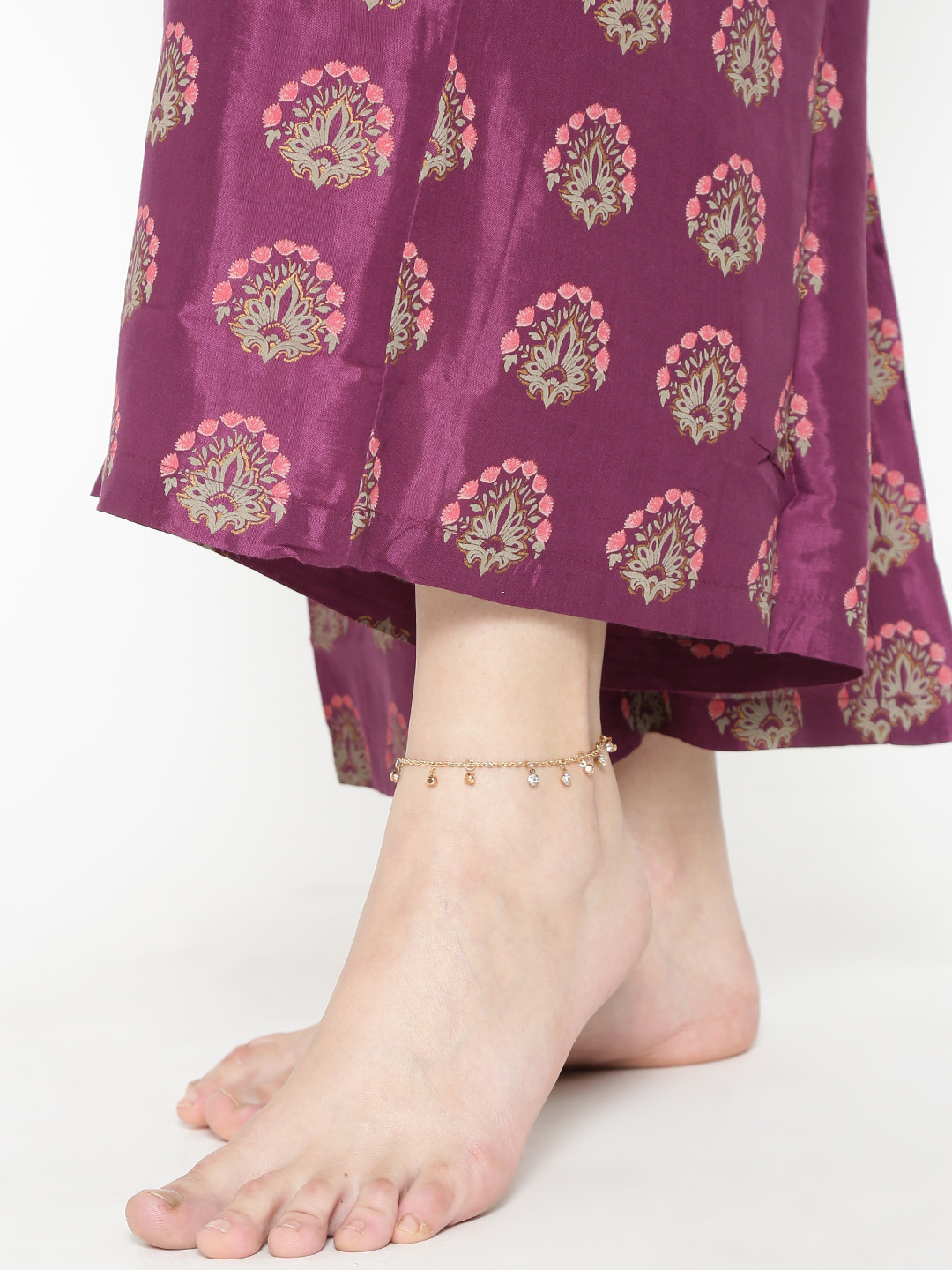 

OOMPH Gold-Toned Stone-Studded Anklet