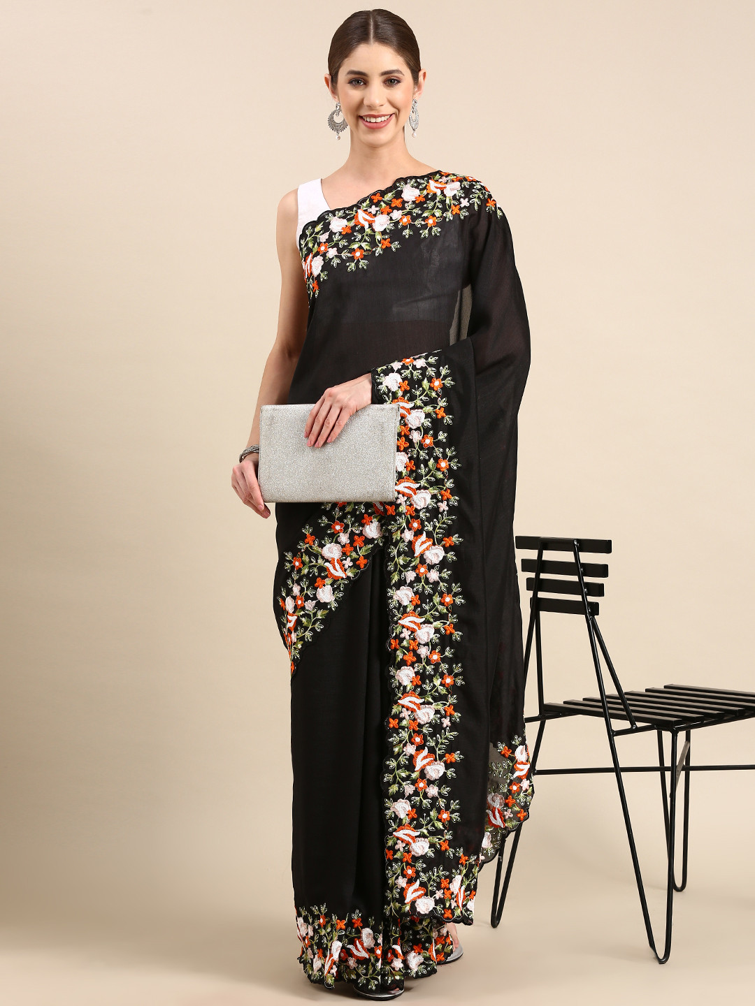 

VASTRANAND Sequinned Embroidered Saree, Black