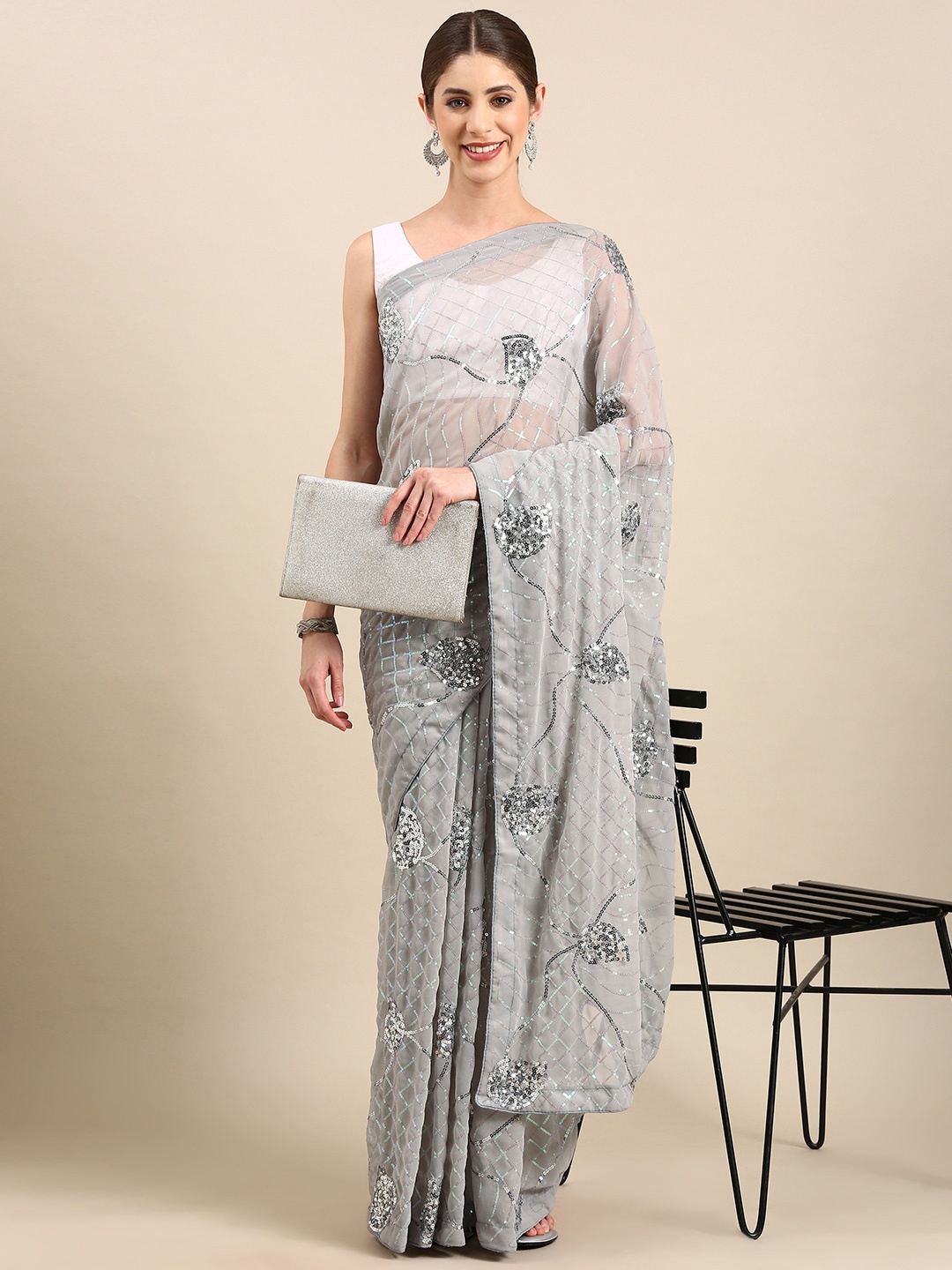 

VASTRANAND Embellished Sequinned Saree, Grey
