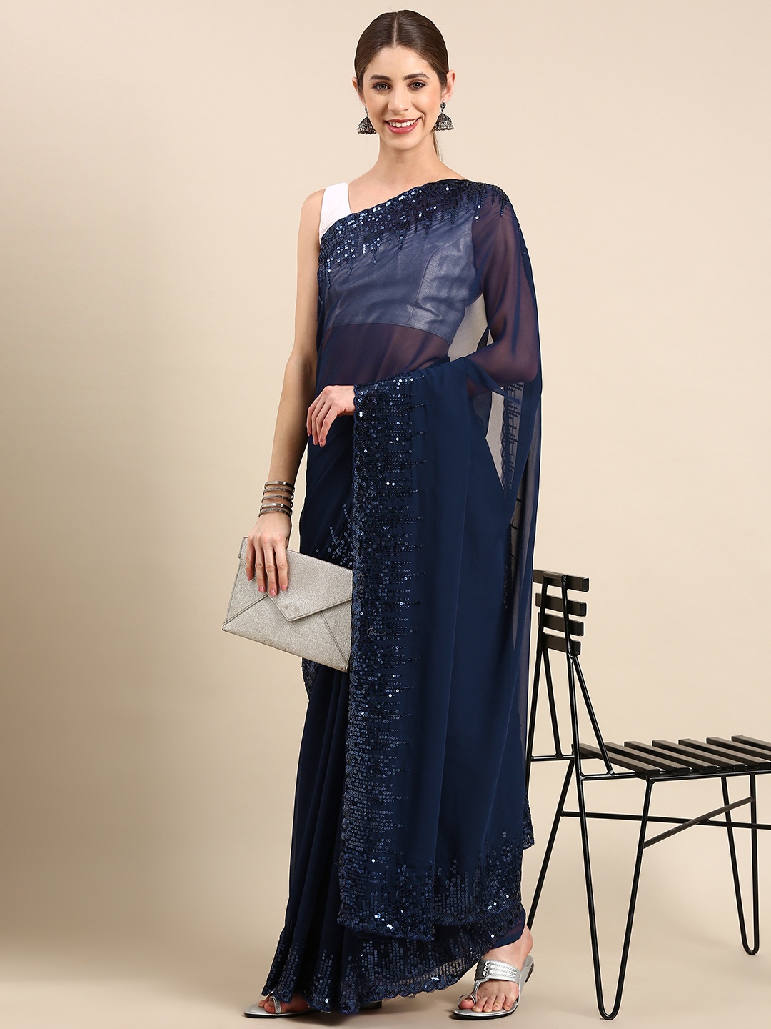 

VASTRANAND Embellished Sequinned Saree, Navy blue