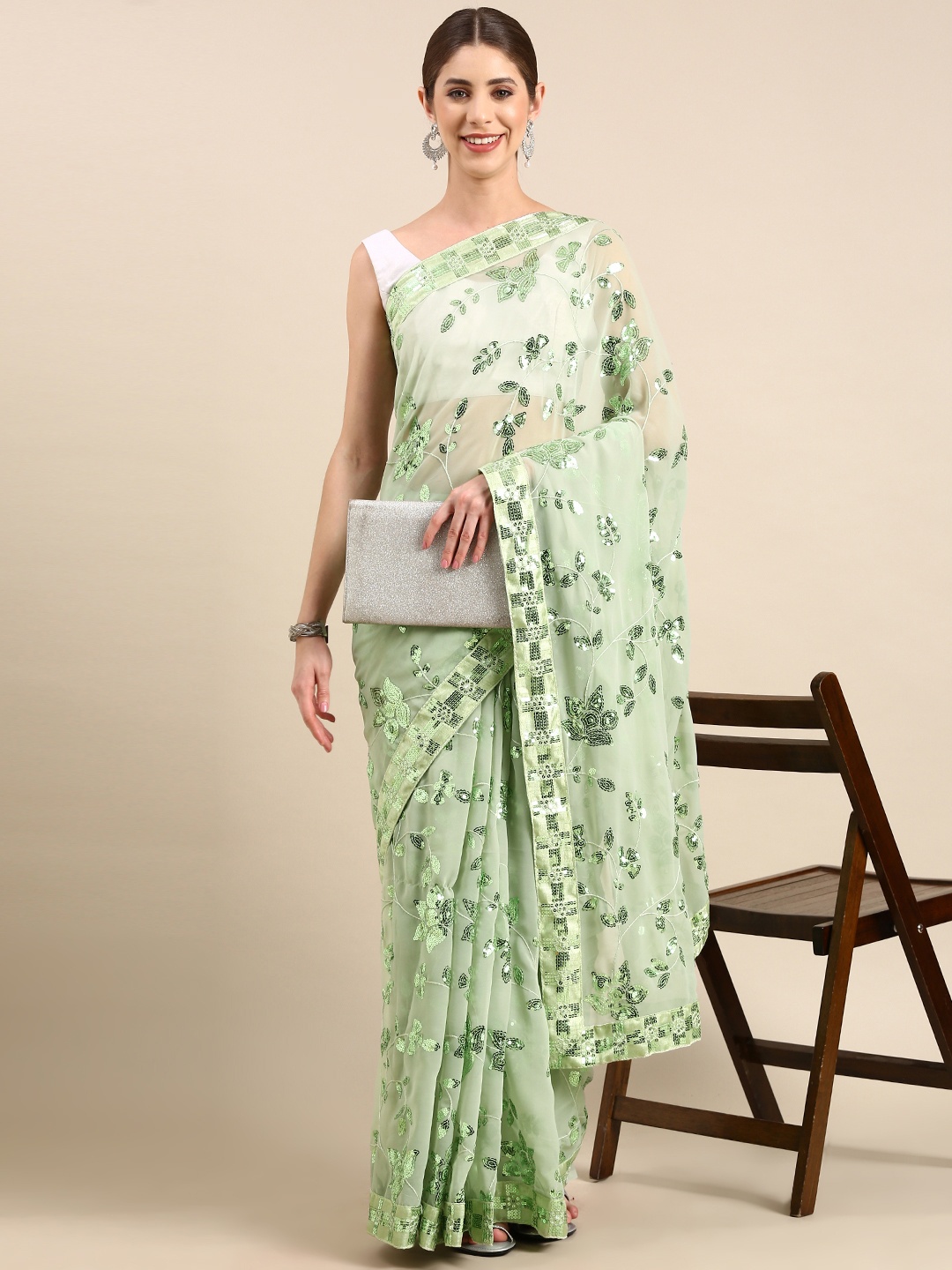 

VASTRANAND Embellished Ethnic Motifs Sequinned Saree, Green