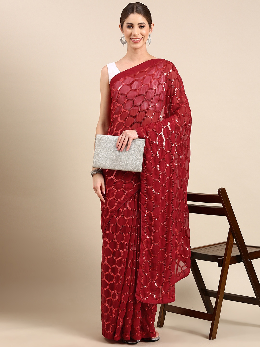

VASTRANAND Embellished Sequinned Saree, Red