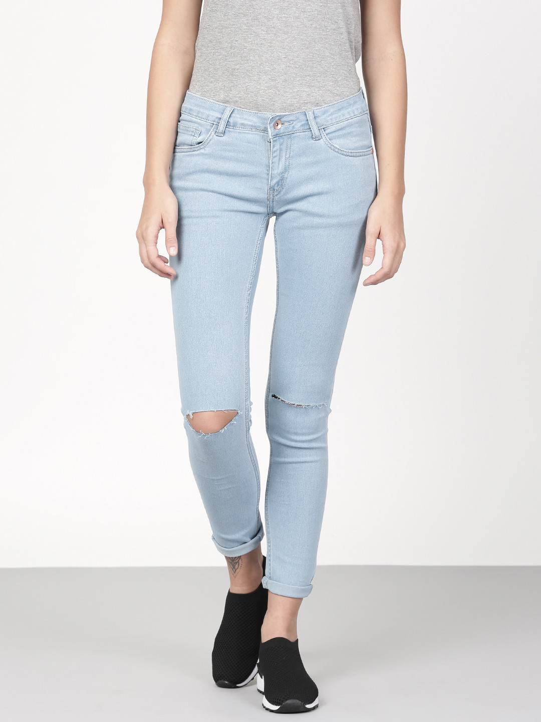 

ether Women Blue Skinny Fit Mid-Rise Slash Knee Stretchable Jeans