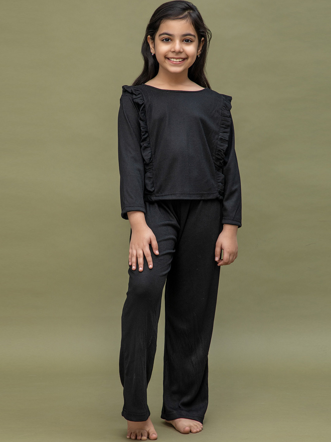 

NEUDIS Girls 2 Pieces Striped Night Suit, Black