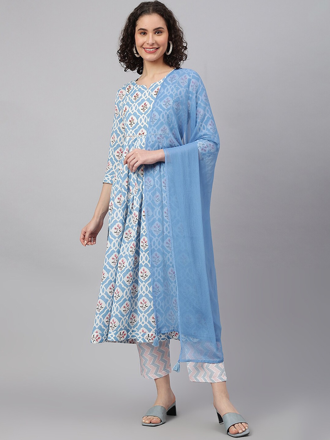 

SAABHI Women Floral Printed Notch Neck Pure Cotton Kurta with Trousers & Dupatta, Blue