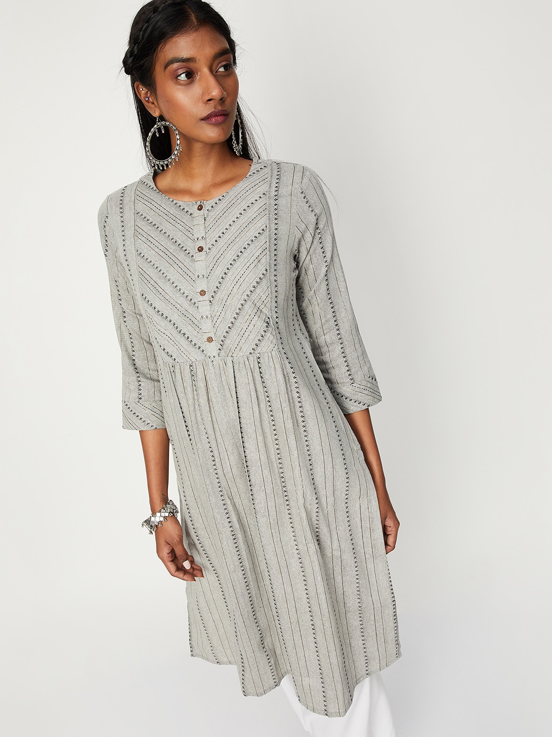 

max Women Round Neck Striped Printed Kurta, Grey