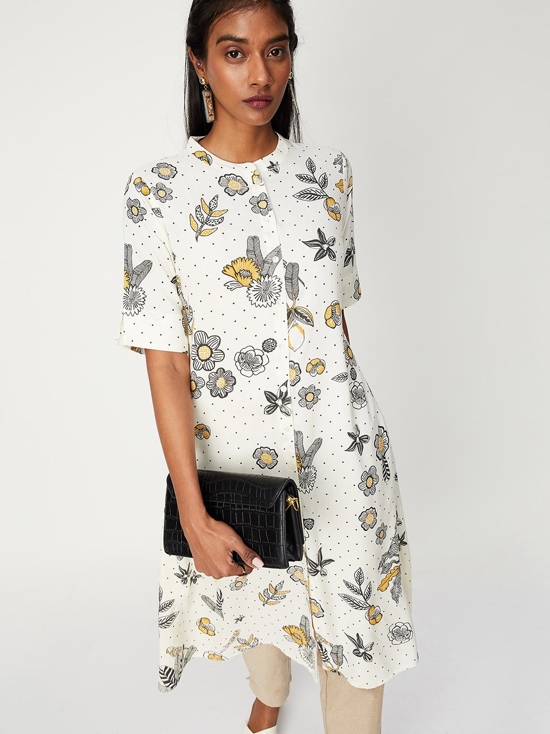 

max Women Round Neck Floral Printed Kurta, Off white