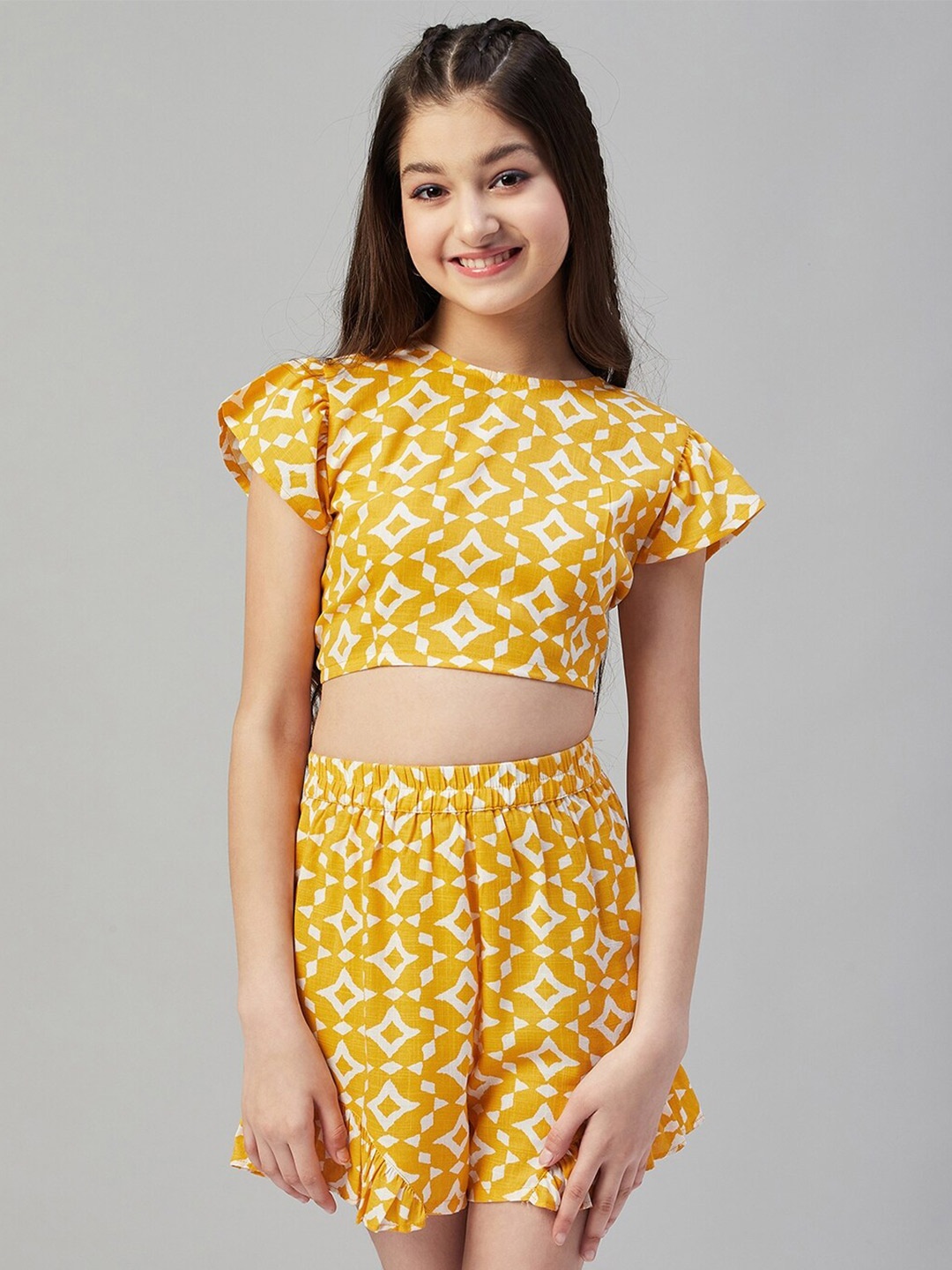 

Stylo Bug Girls Printed Crop Top with Shorts Set, Yellow