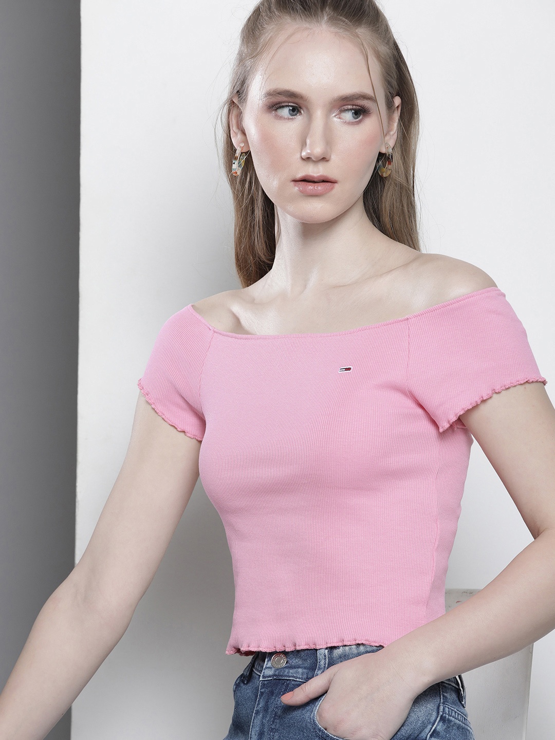 

Tommy Hilfiger Ribbed Off-Shoulder Crop Top With Lettuce Edges, Pink