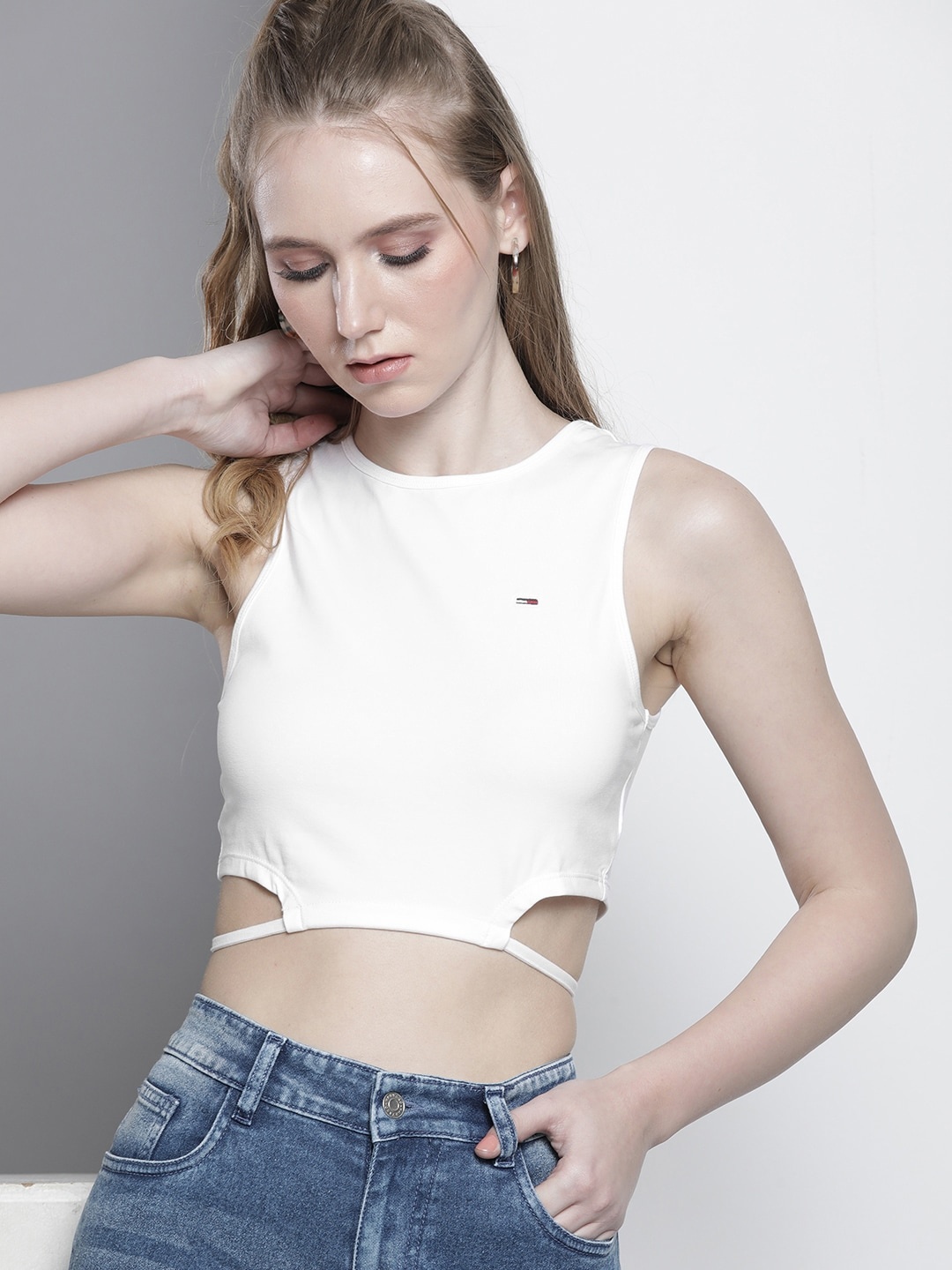 

Tommy Hilfiger Solid Crop Top With Waist Tie Up Details, White