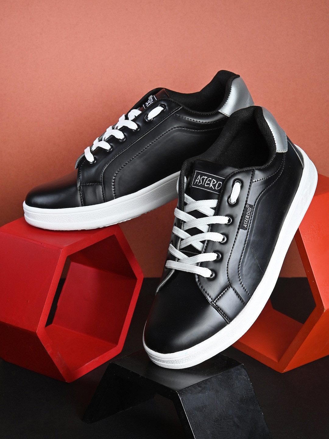 

ASTEROID Men Contrast Lace Lightweight Sneakers, Black