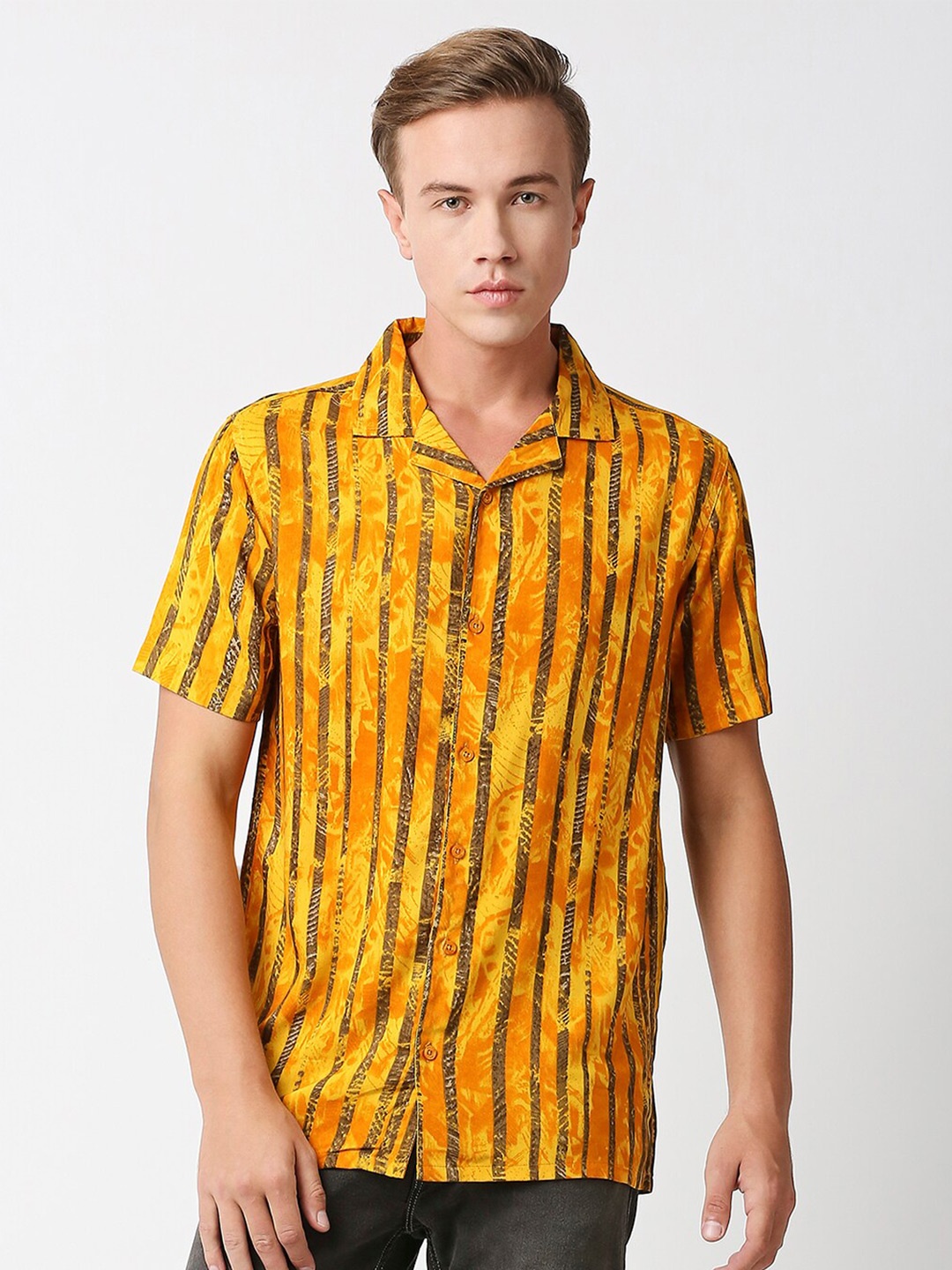 

MOD ECRU Men Comfort Vertical Stripes Printed Casual Shirt, Yellow