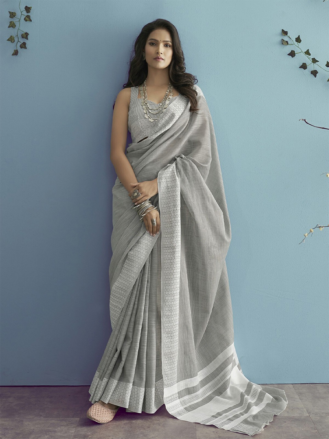 

ODETTE Woven Saree With Geometric Woven Border, Grey