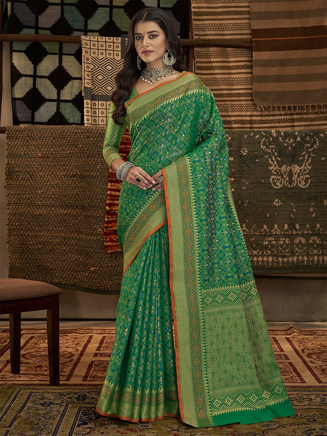

ODETTE Ethnic Motifs Woven Design Zari Border Saree, Green