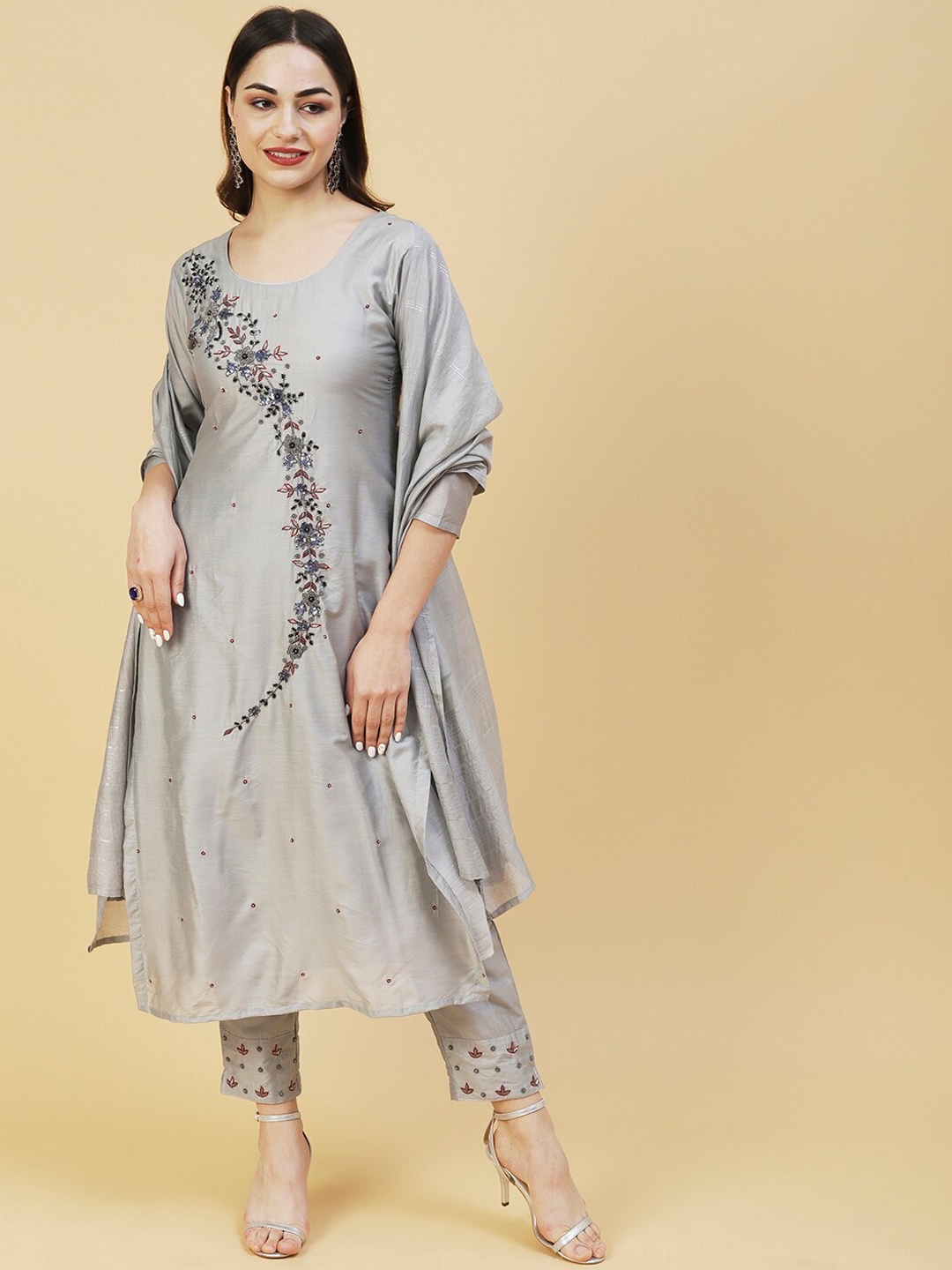 

FASHOR Women Floral Embroidered Beads and Stones Kurta With Trousers & Dupatta, Grey