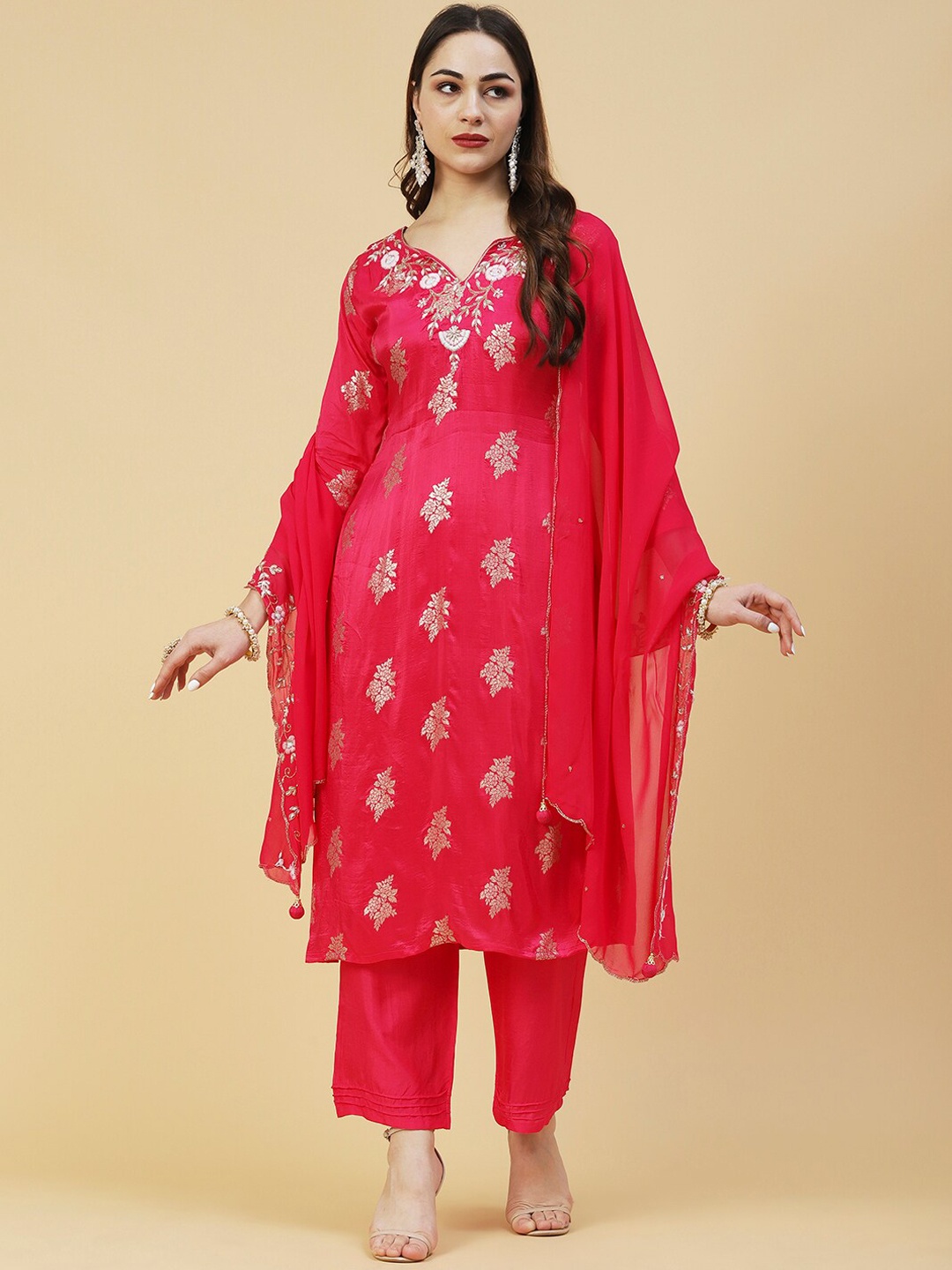 

FASHOR Women Floral Embroidered Beads and Stones Kurta with Trousers & Dupatta, Fuchsia