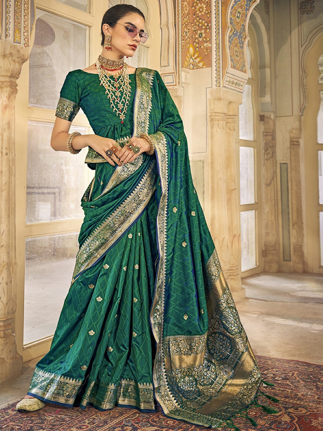 

ODETTE Woven Design Zari Saree, Green