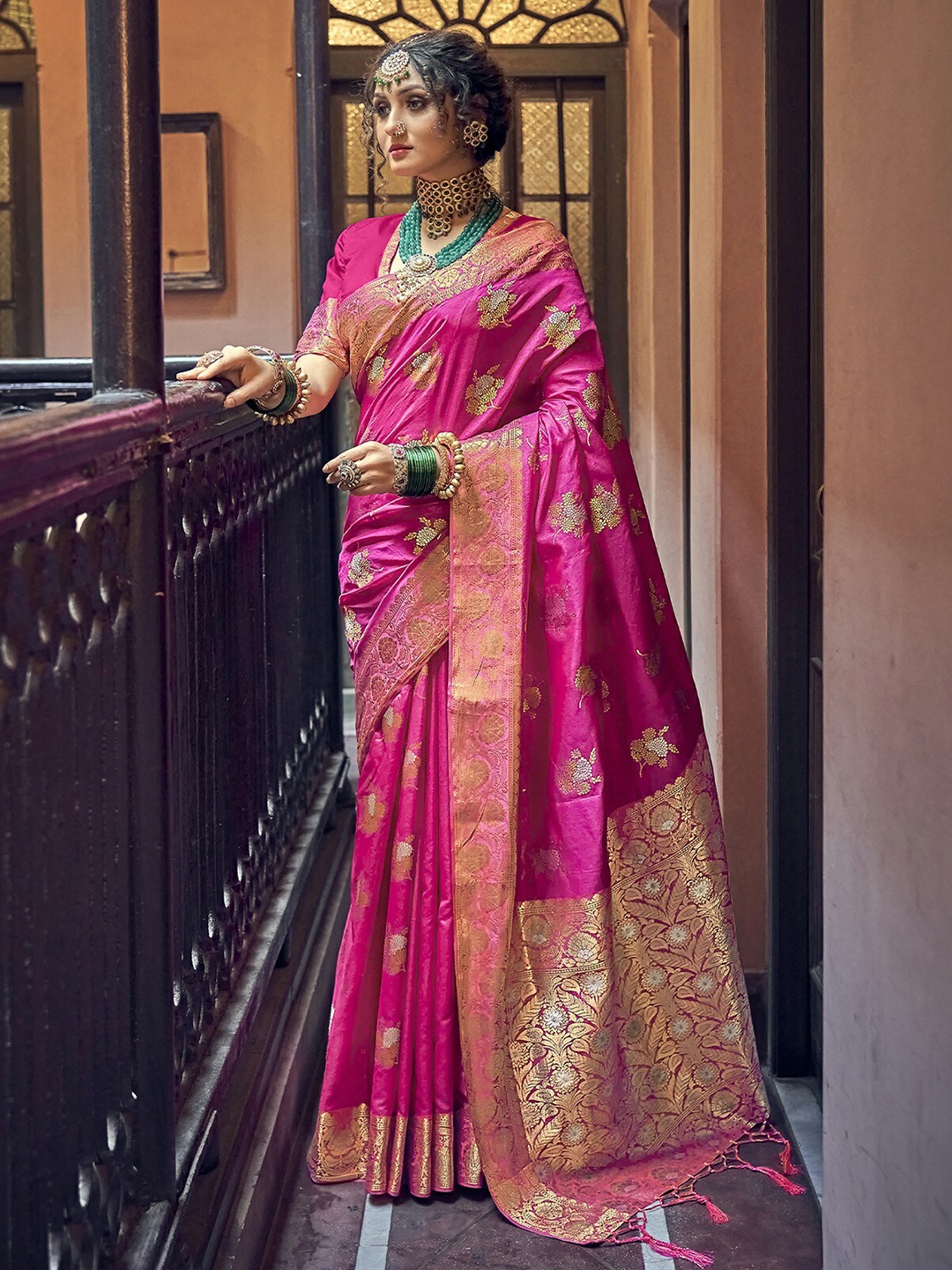 

ODETTE Woven Design Zari Saree, Pink