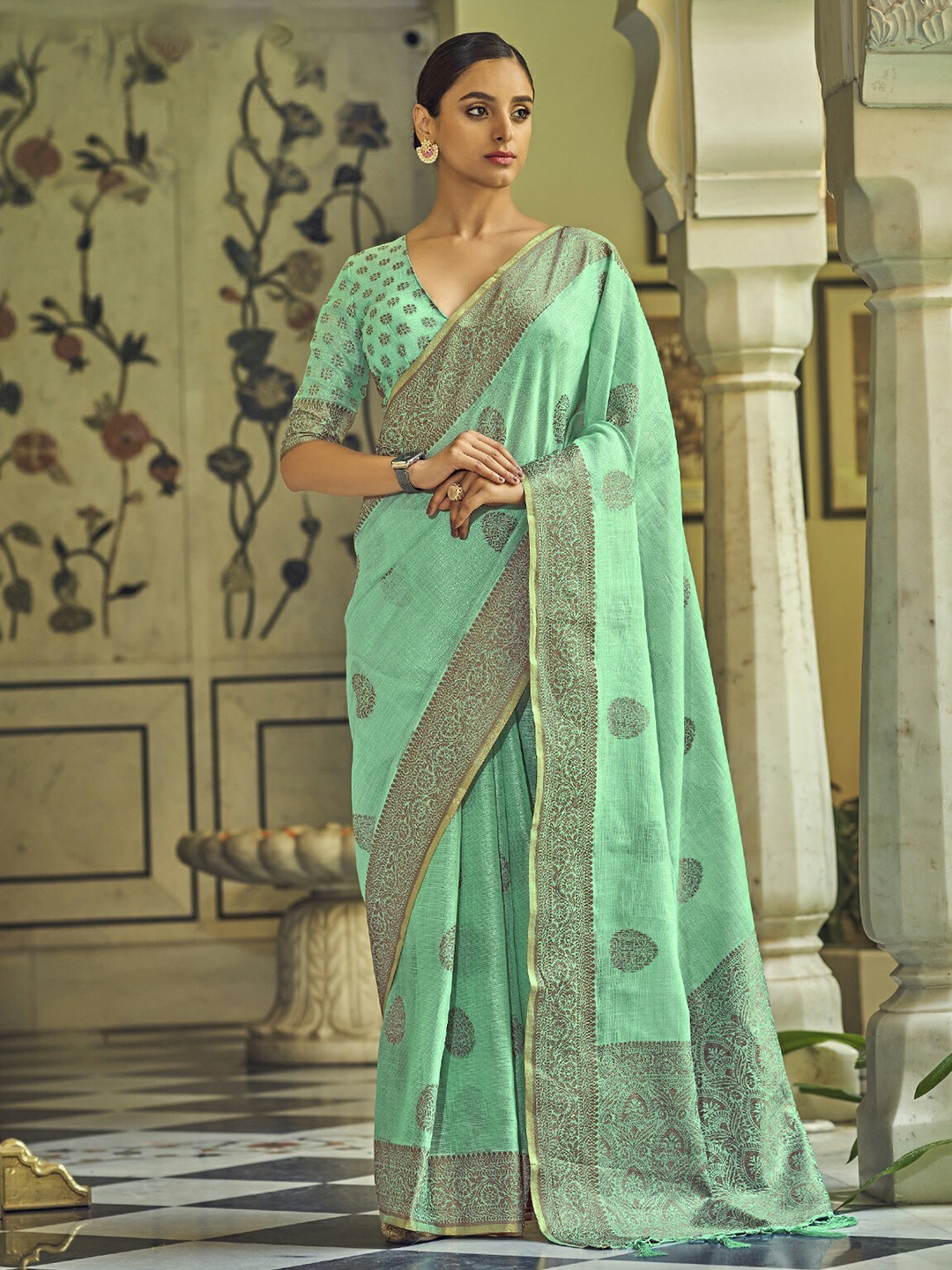 

ODETTE Woven Design Zari Saree, Green