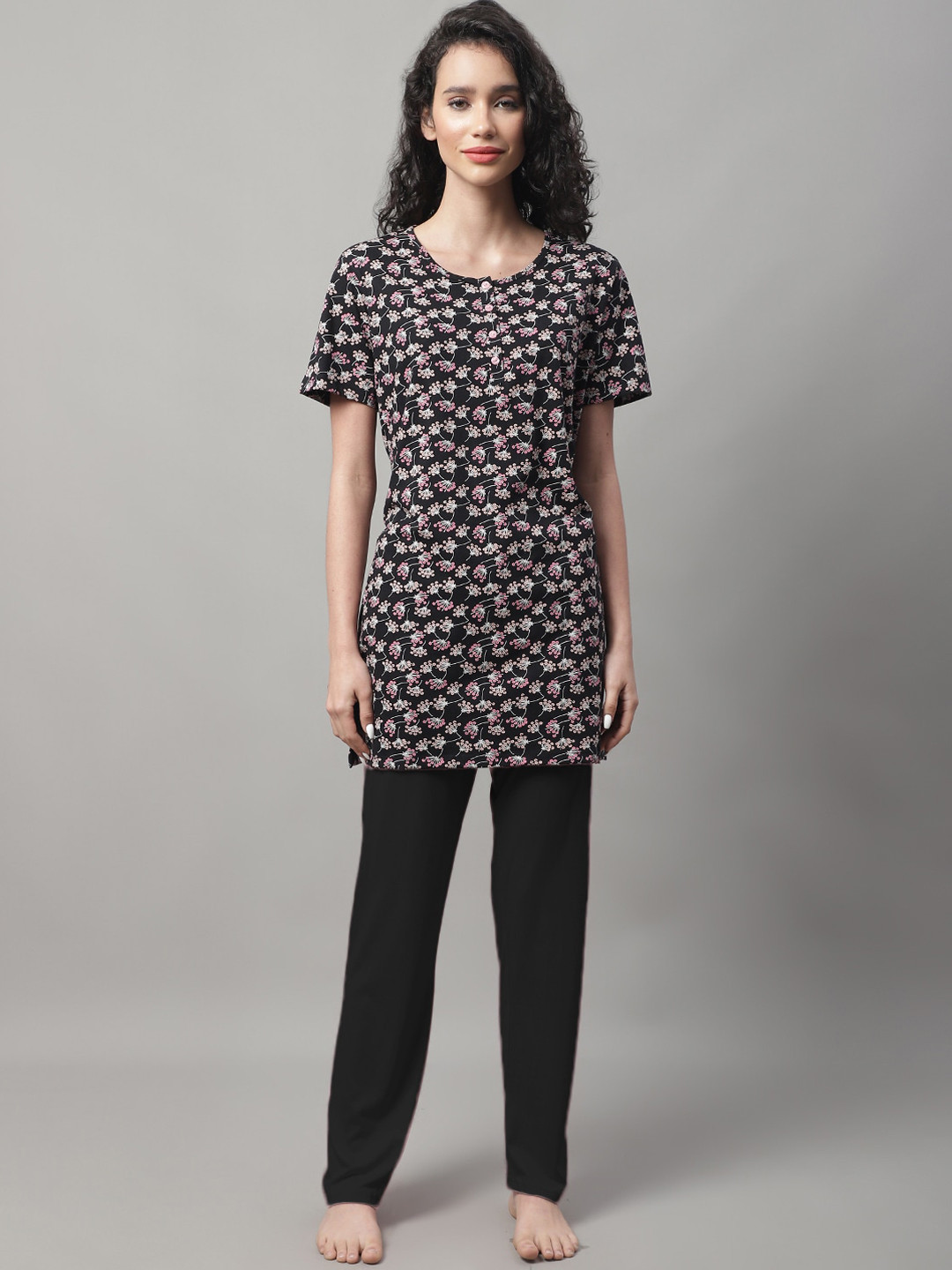 

Kanvin Women Floral Printed Pure Cotton Night Suit, Black