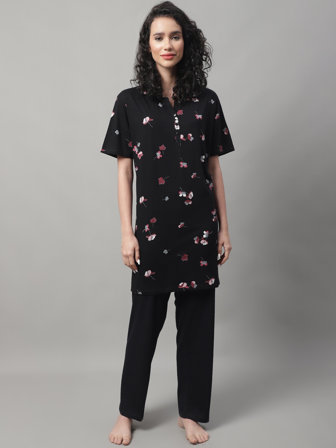 

Kanvin Women Floral Printed Pure Cotton Night Suit, Black