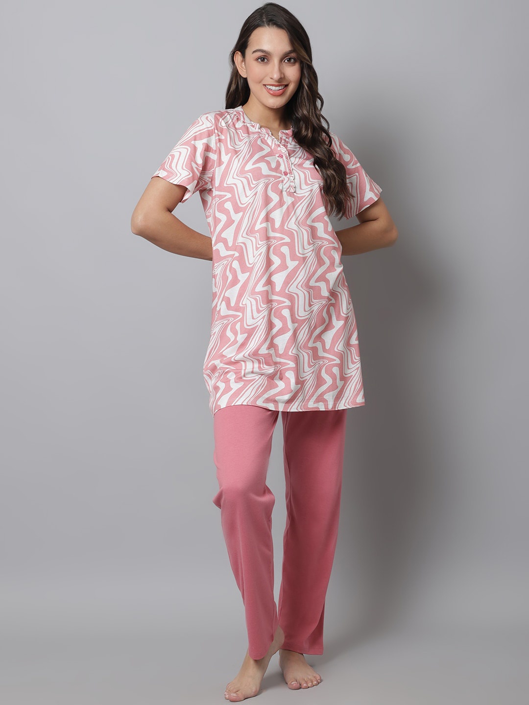 

Kanvin Women Abstract Printed Night Suit, Pink