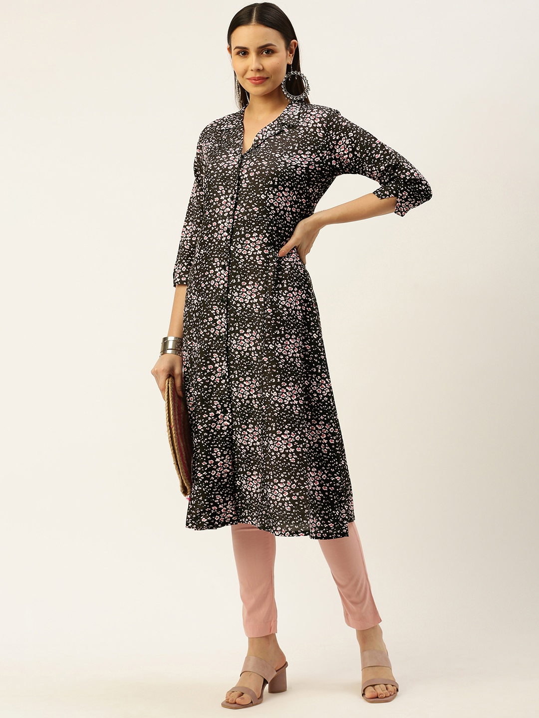 

RACHNA Women Black Floral Printed Floral Kurta