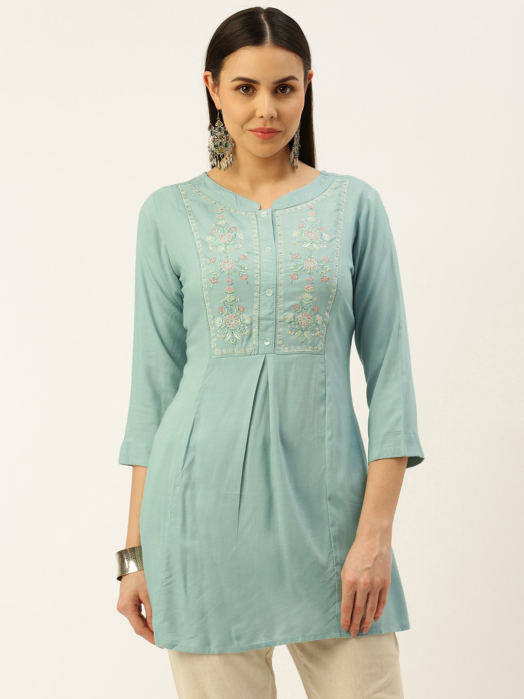 

RACHNA Green Floral Embroidered Thread Work Kurti