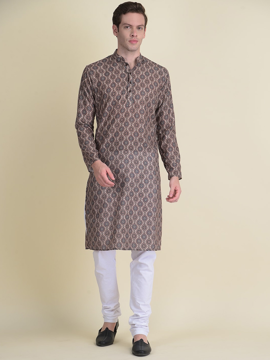 

NAMASKAR Men Cotton Ethnic Motifs Printed Mandarin Collar Kurta, Gold