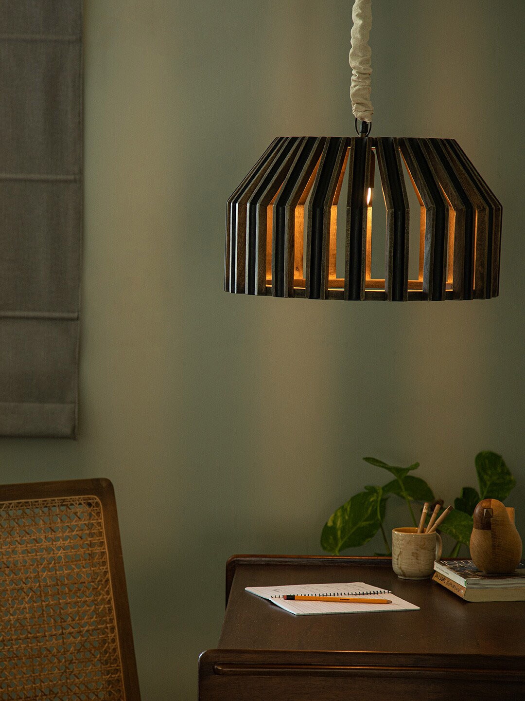 

ellementry Black & Brown Wooden Twain Pendant Lamp