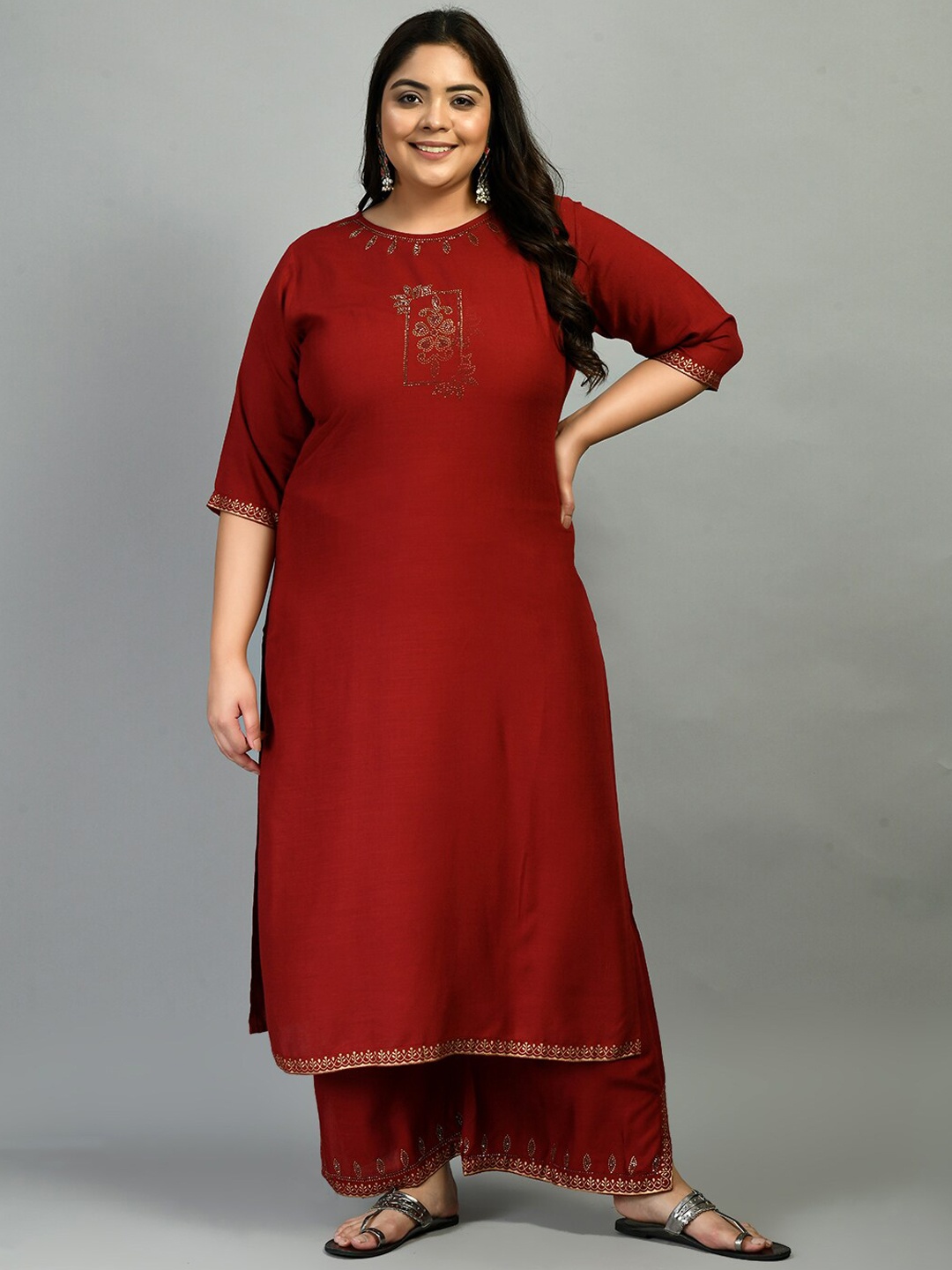 

PrettyPlus by Desinoor.com Women Maroon Sequined Kurta with Palazzos
