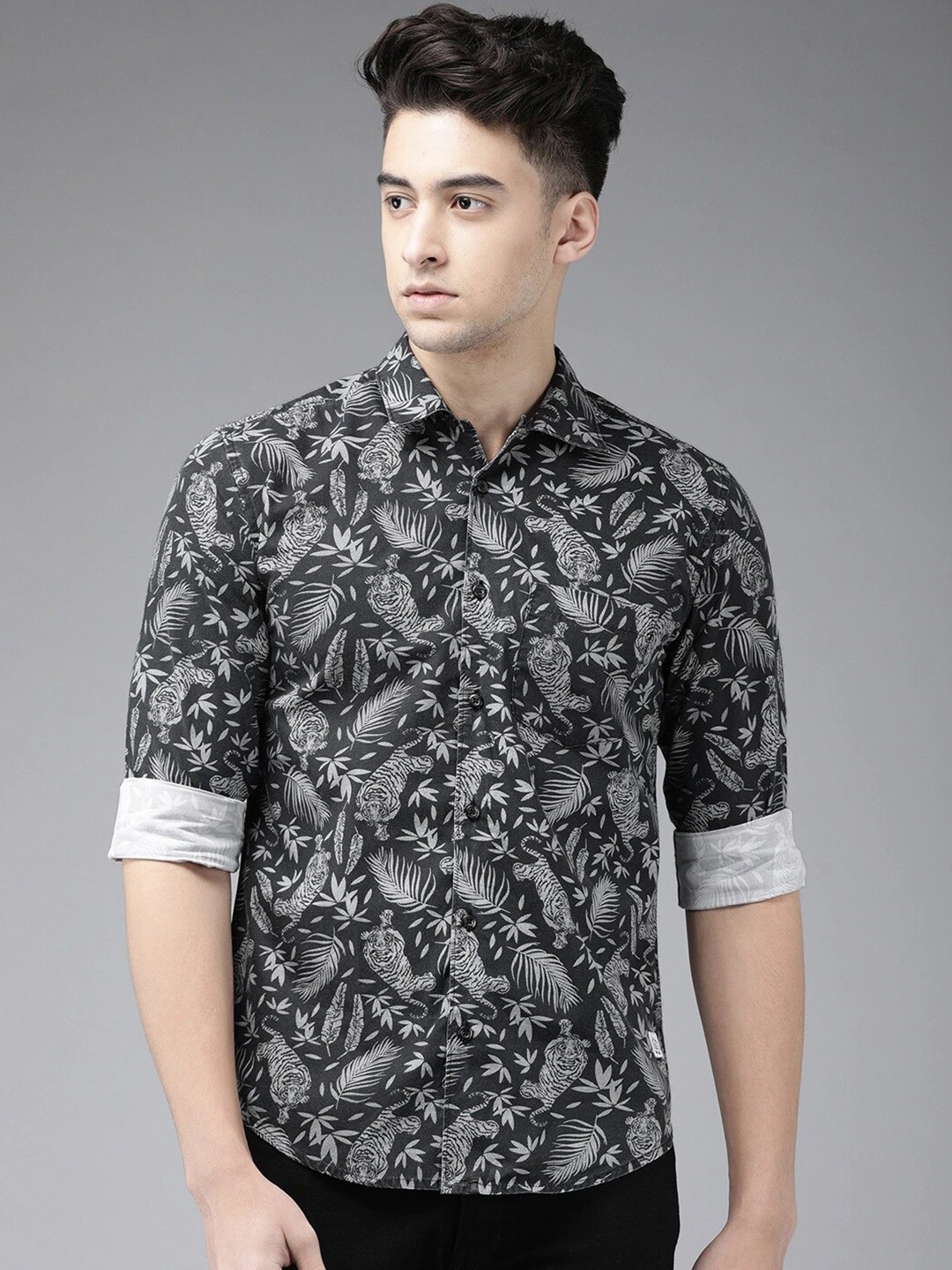 

Bene Kleed Men Slim Fit Floral Printed Pure Cotton Casual Shirt, Black