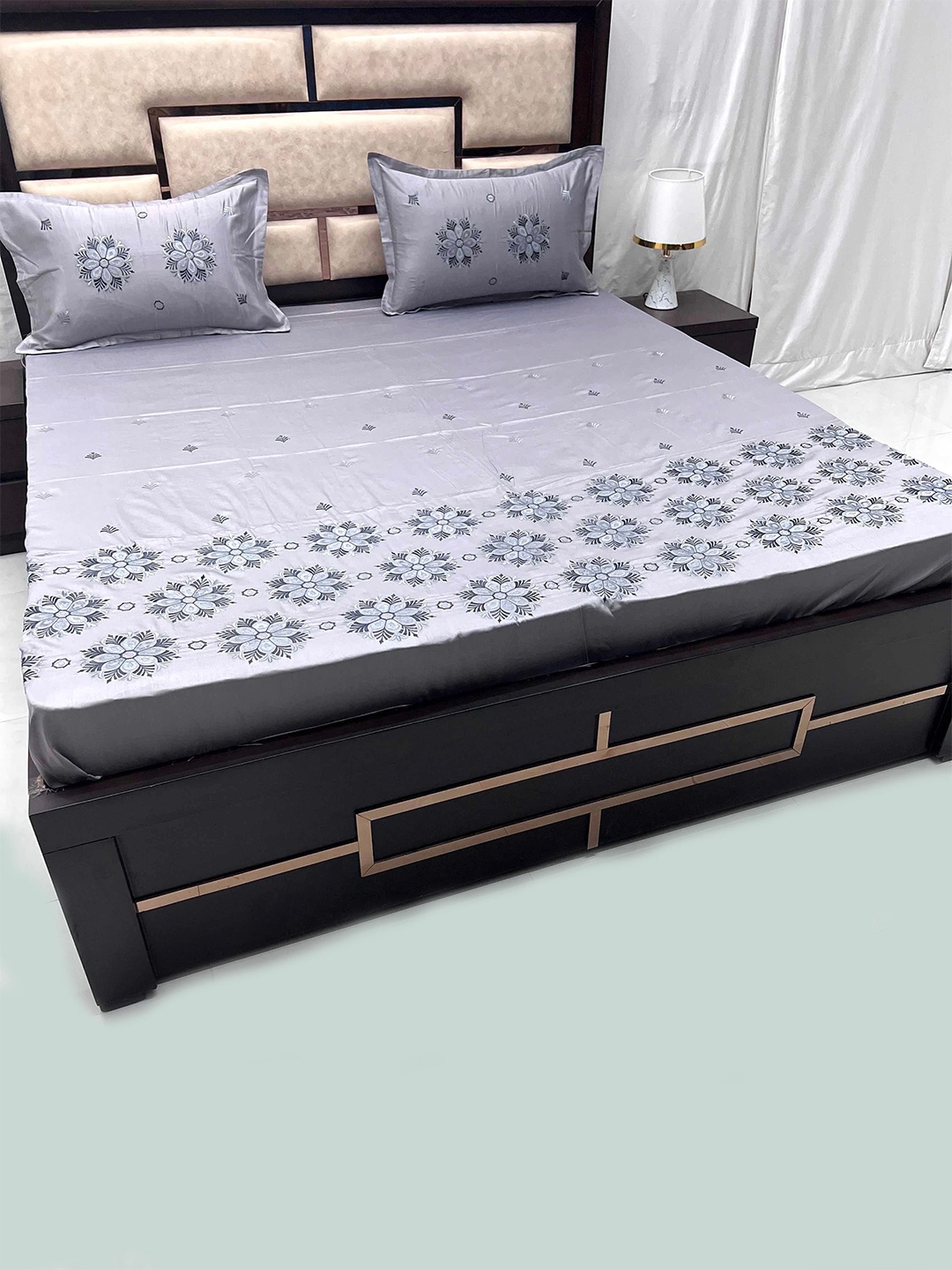 

Pure Decor Grey & Grey Melange Floral King Bedsheet with 2 Pillow Covers