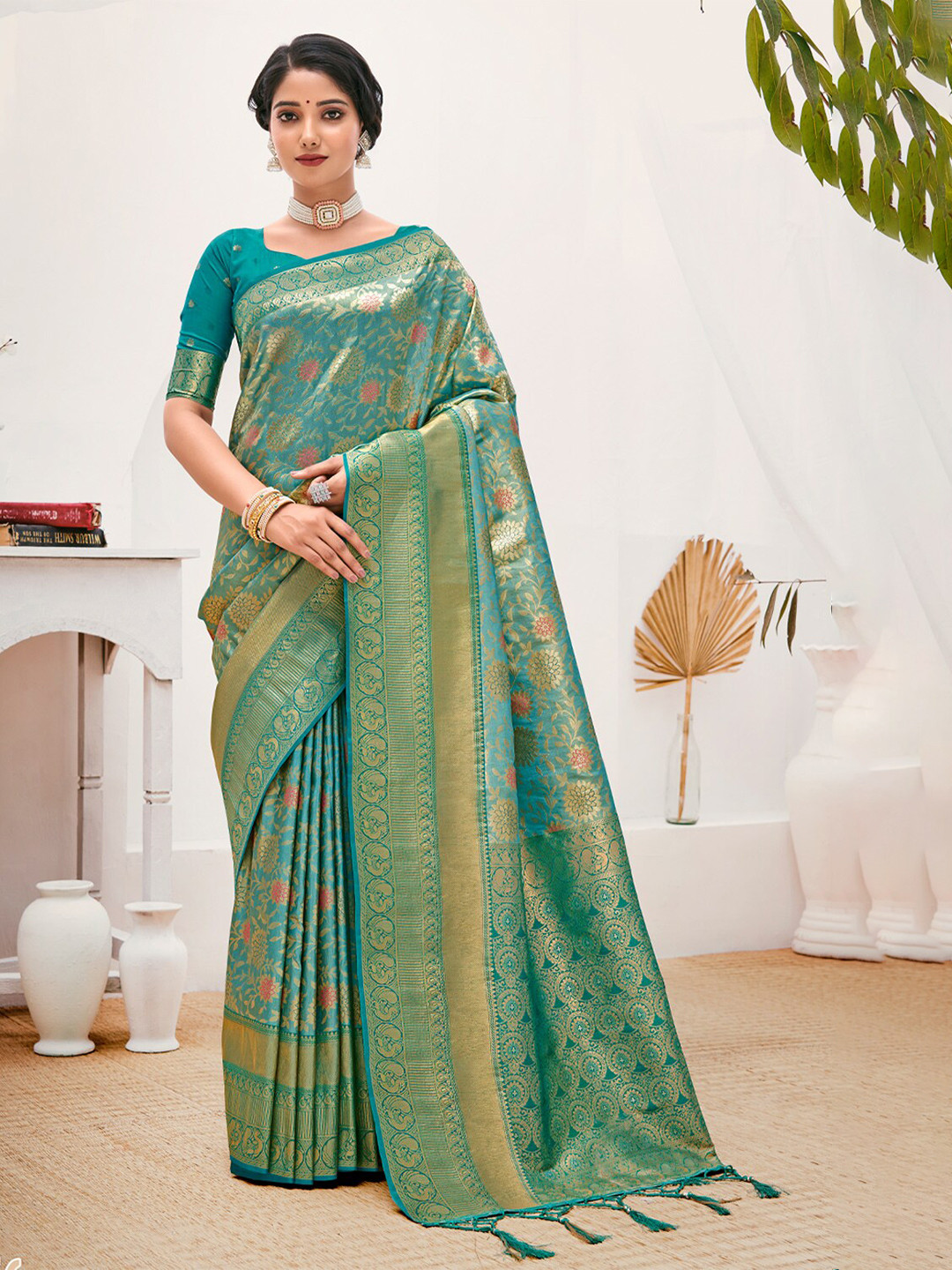 

SANGAM PRINTS Floral Woven Zari Pure Silk Banarasi Saree, Sea green