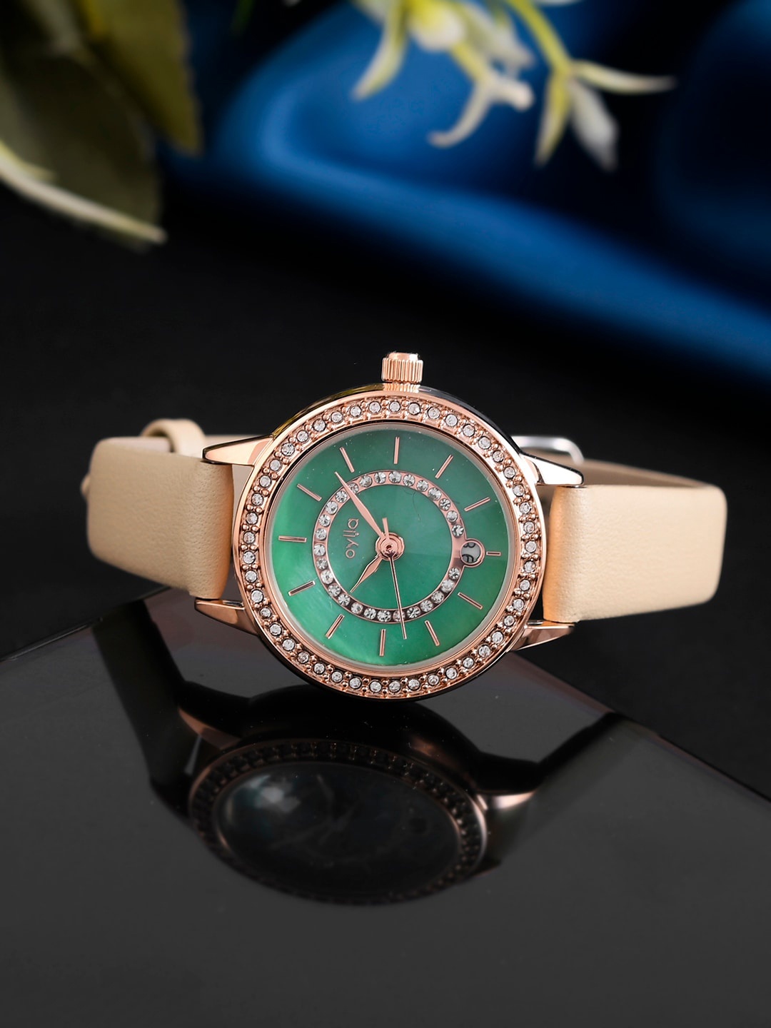 

Voylla Women Embellished Dial & Leather Straps Analogue Watch 8905124490275, Green