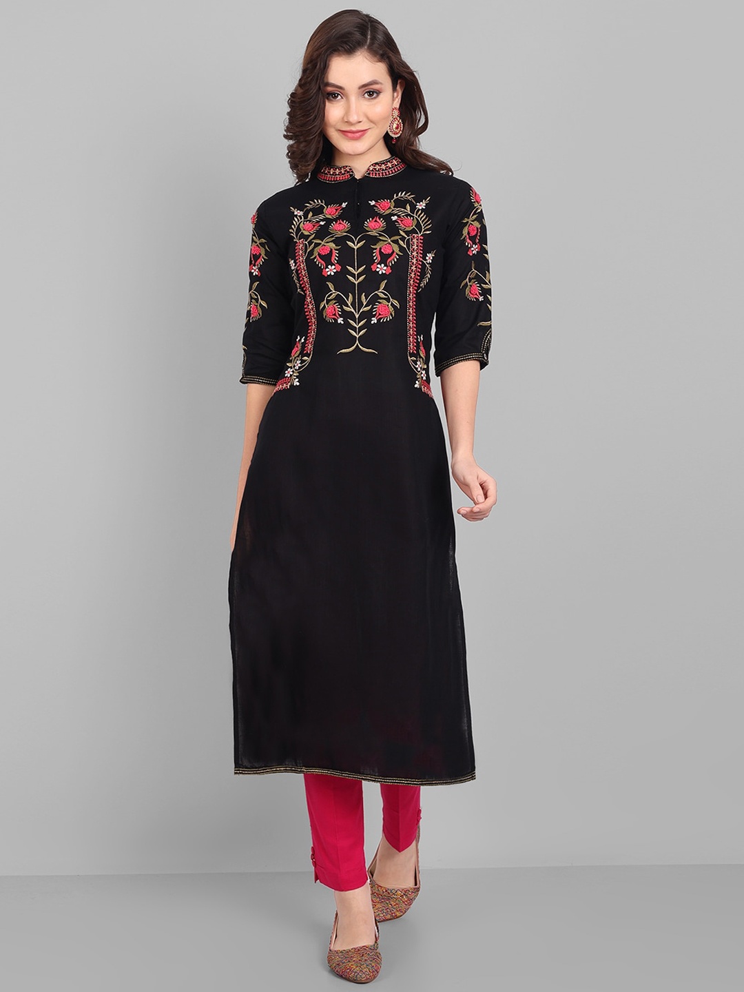 

Pakiza Women Floral Embroidered Thread Work Floral Kurta, Black